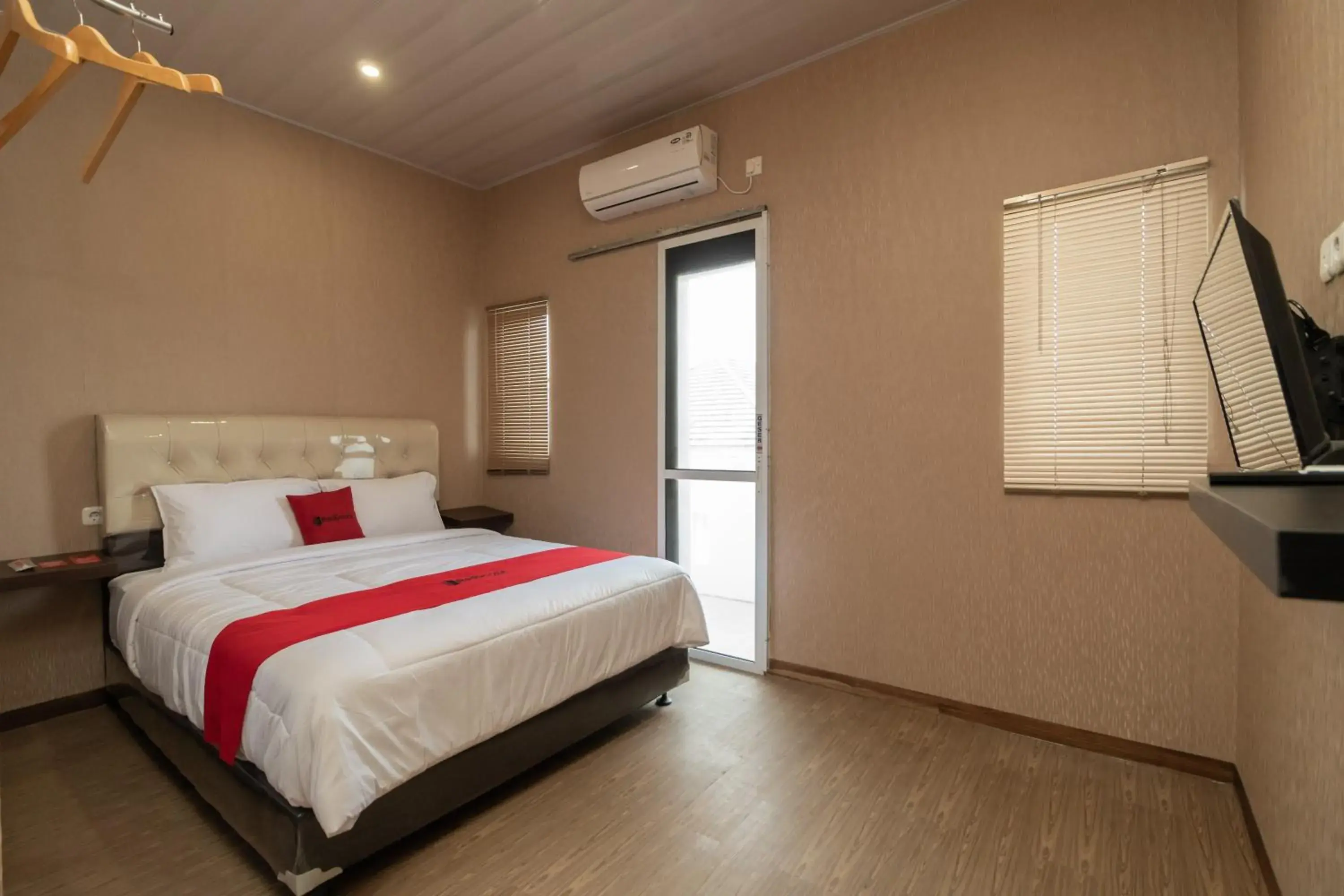 Property building, Bed in RedDoorz @ Jalan Srikandi Pekanbaru Property building, Bed in RedDoorz @ Jalan Srikandi Pekanbaru