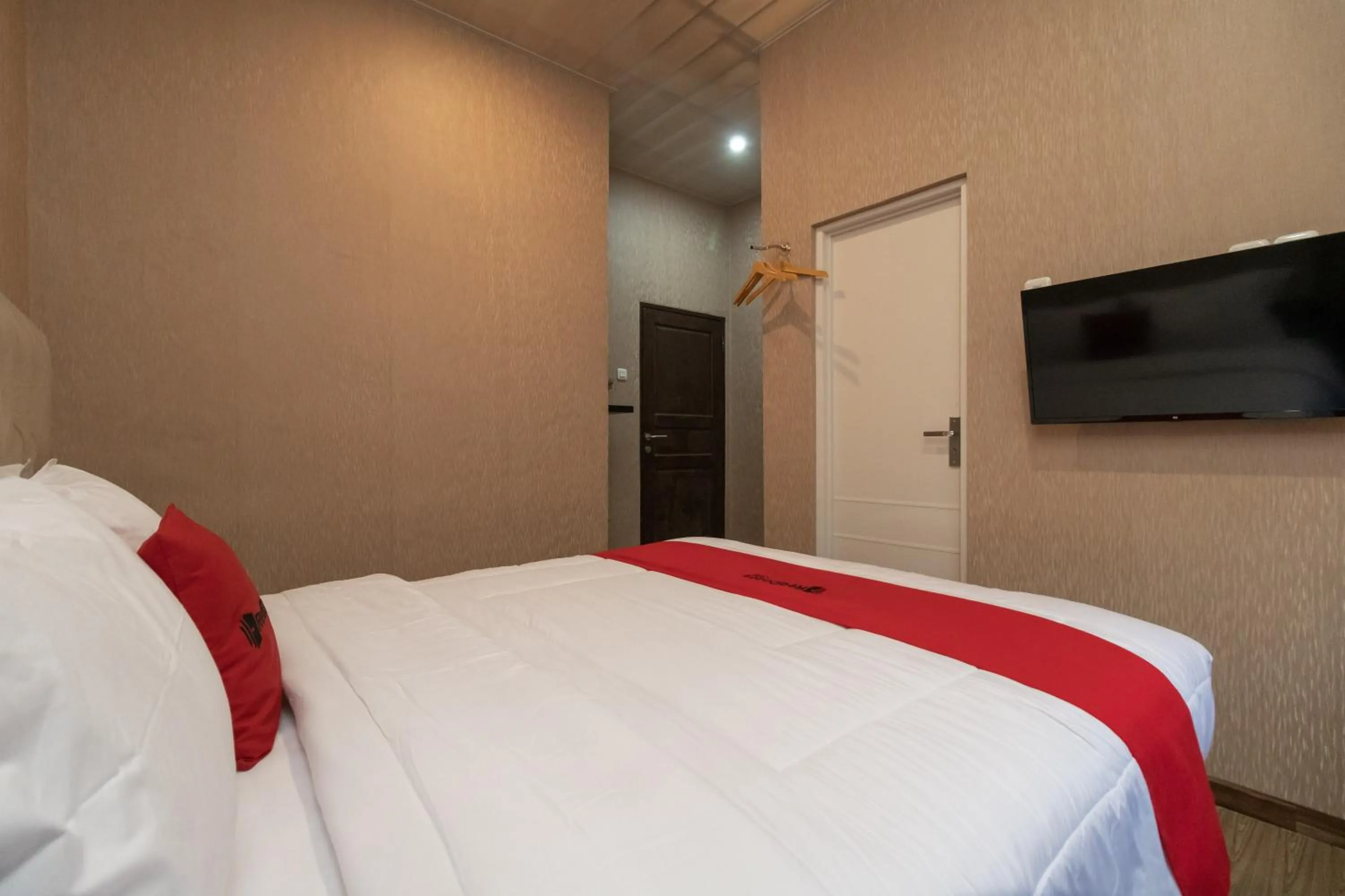 Bed in RedDoorz @ Jalan Srikandi Pekanbaru
