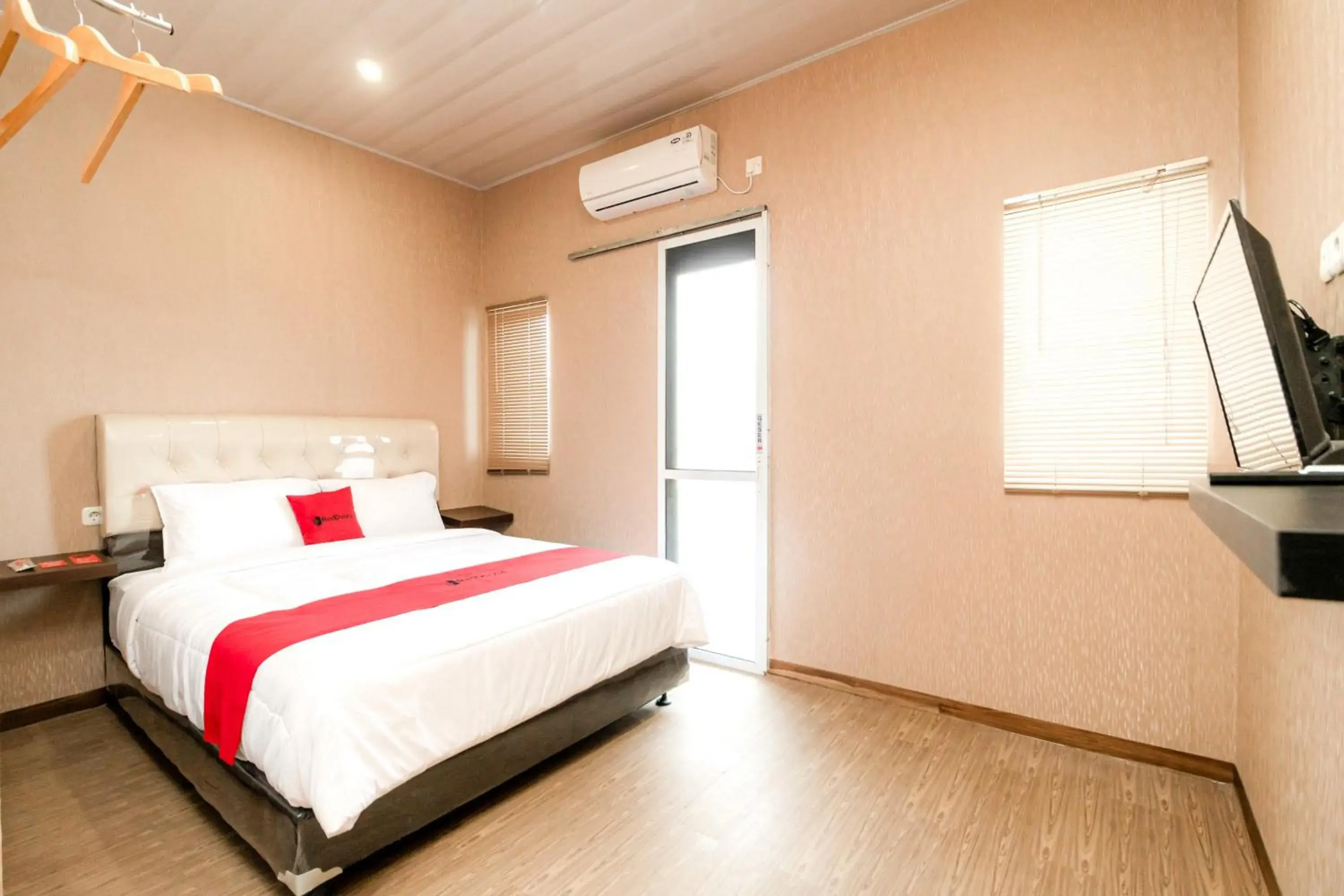 Bedroom, Bed in RedDoorz @ Jalan Srikandi Pekanbaru Bedroom, Bed in RedDoorz @ Jalan Srikandi Pekanbaru