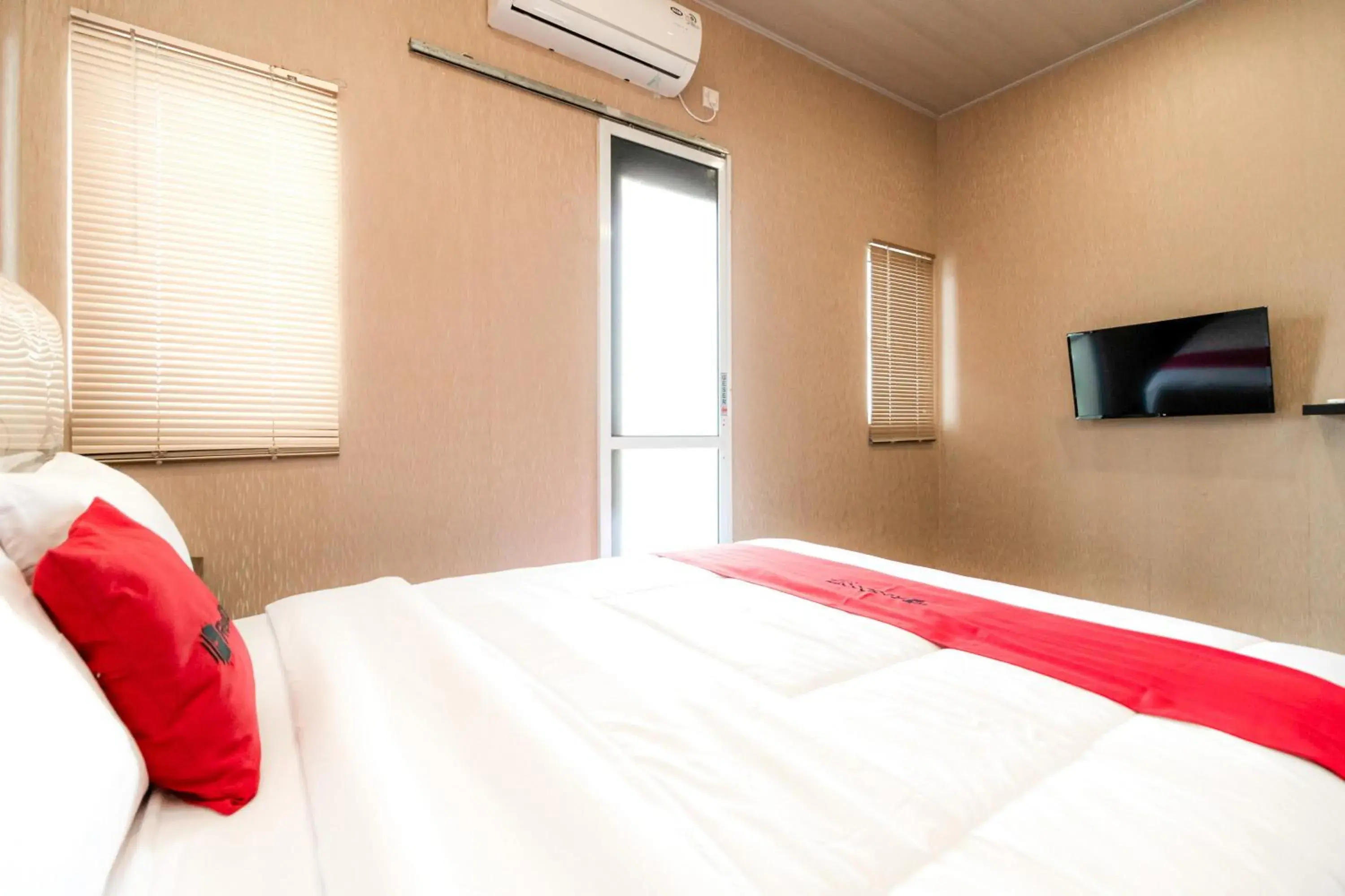 Bedroom, Bed in RedDoorz @ Jalan Srikandi Pekanbaru Bedroom, Bed in RedDoorz @ Jalan Srikandi Pekanbaru