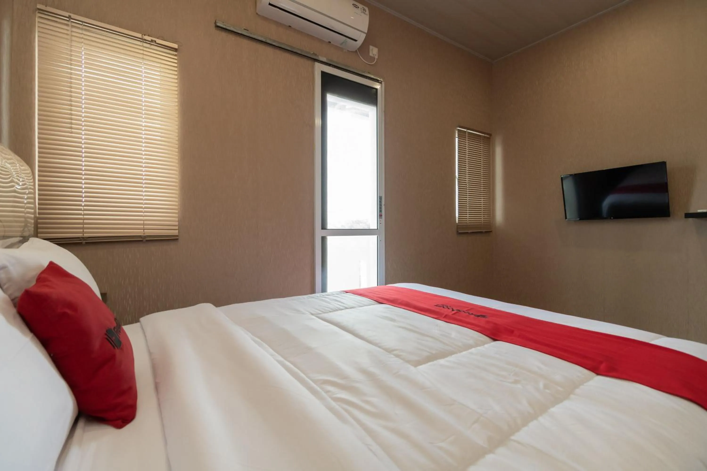 Bed in RedDoorz @ Jalan Srikandi Pekanbaru