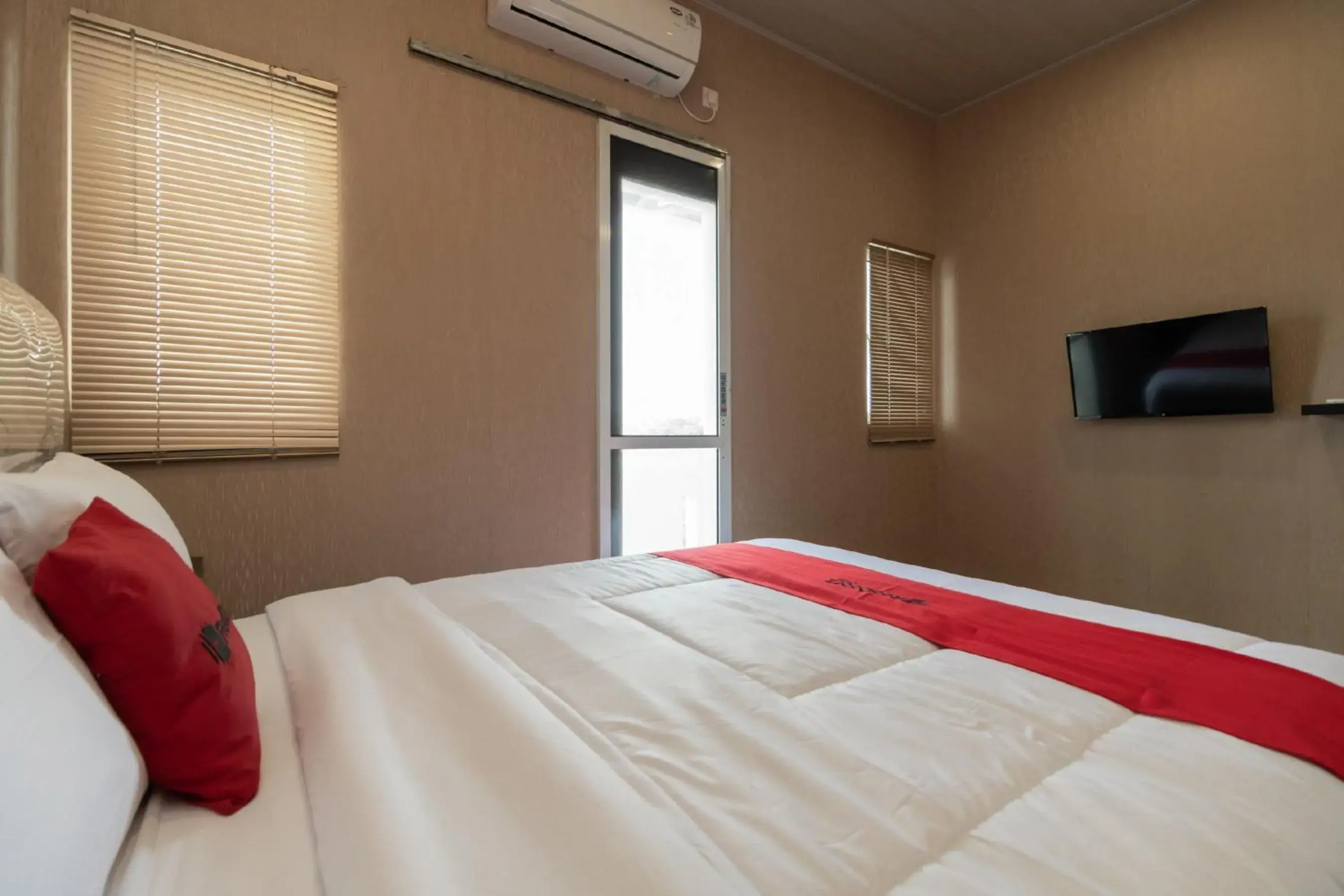 Bed in RedDoorz @ Jalan Srikandi Pekanbaru Bed in RedDoorz @ Jalan Srikandi Pekanbaru