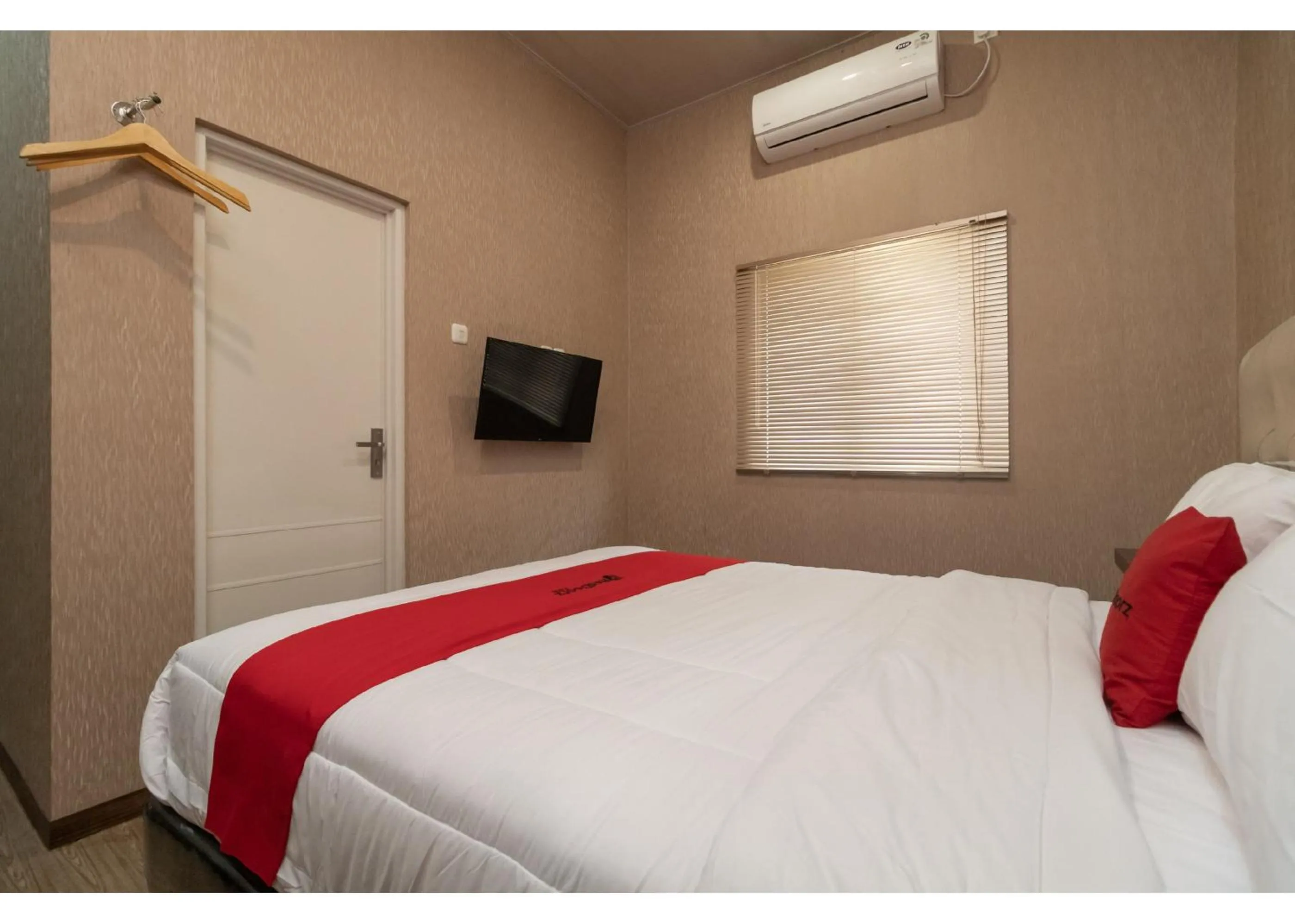 Bed in RedDoorz @ Jalan Srikandi Pekanbaru