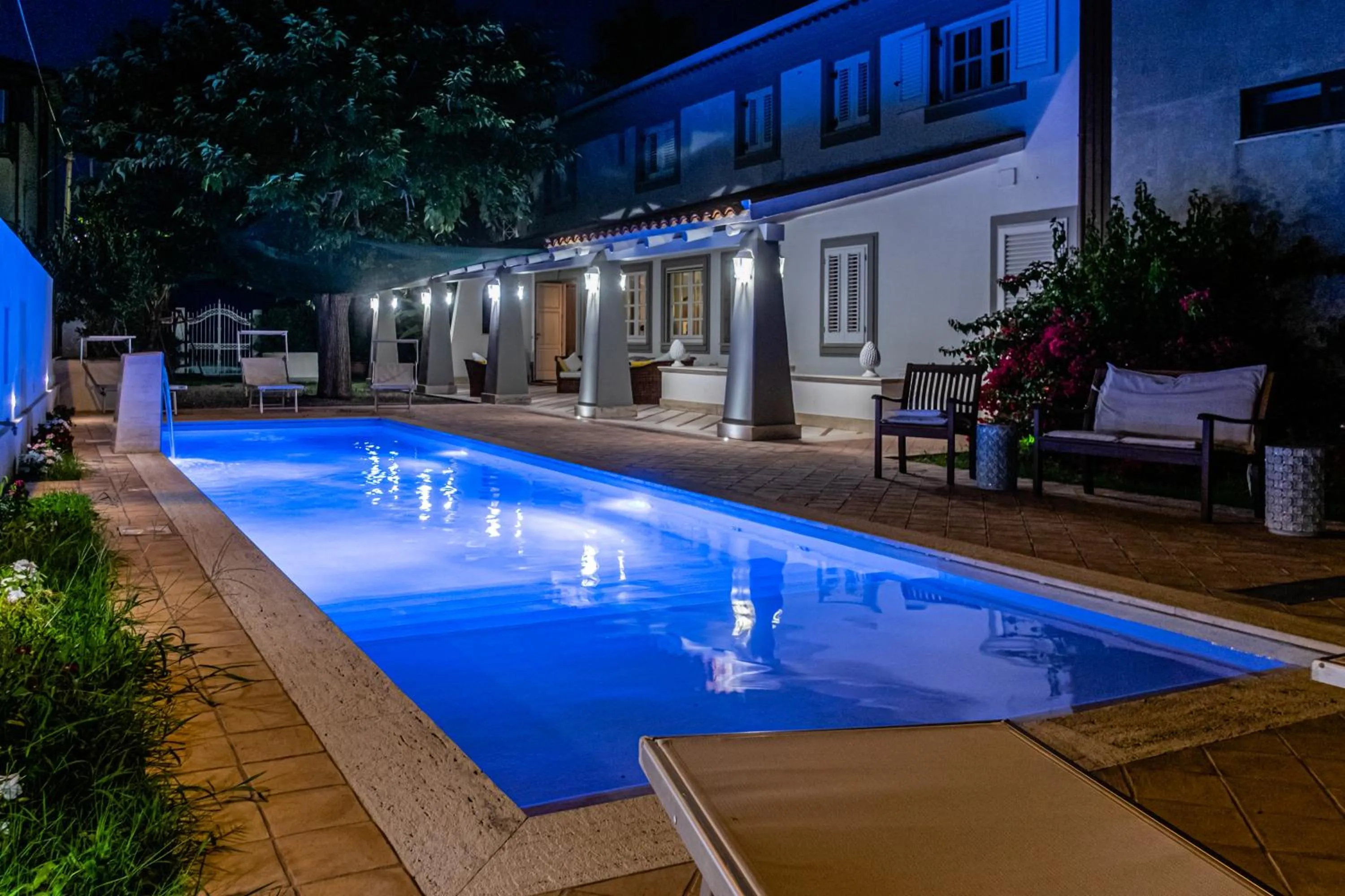 Swimming pool in Villa Mancuso De Gaetani & SPA