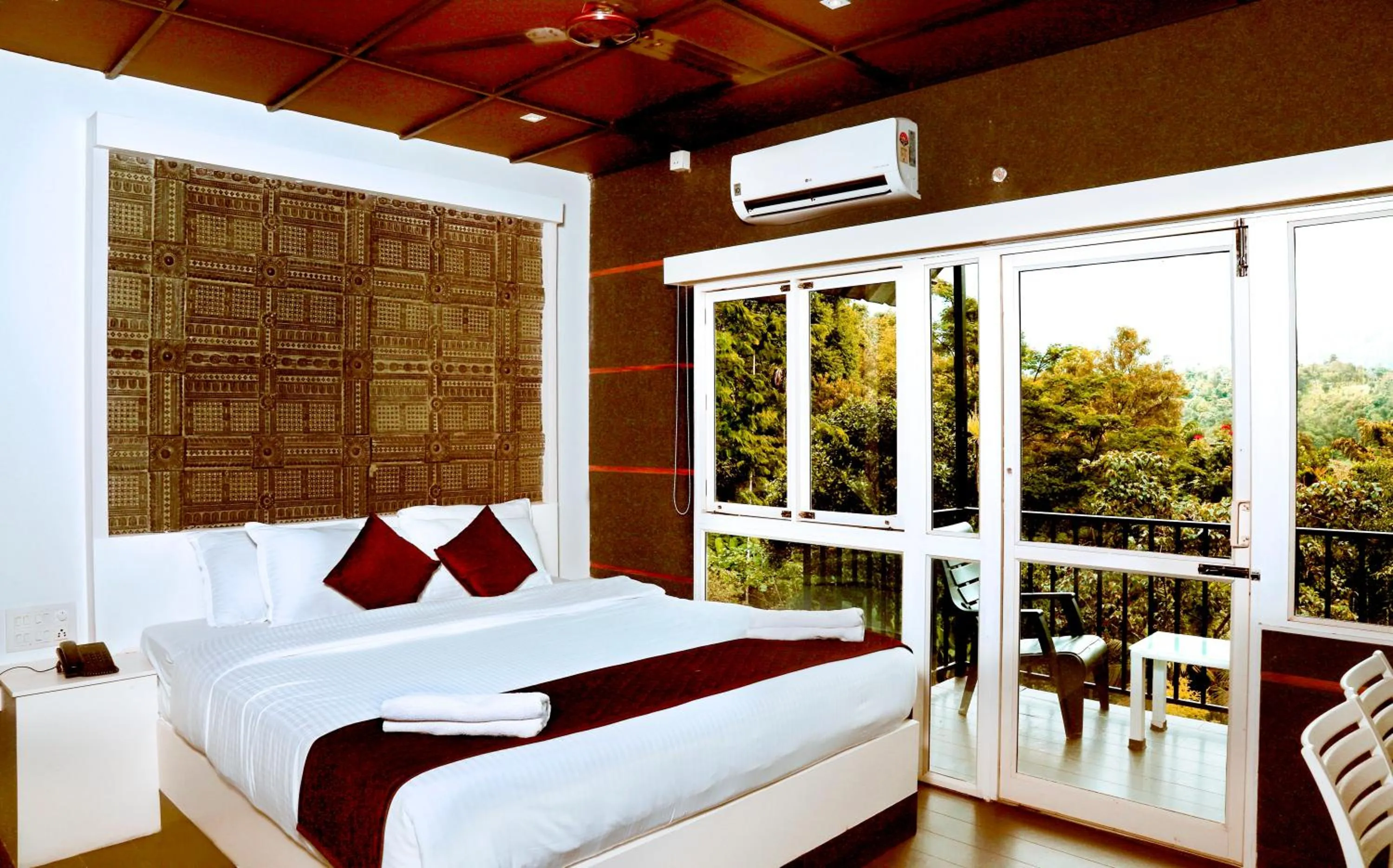 Bedroom, Bed in Santhi Hill View Resort