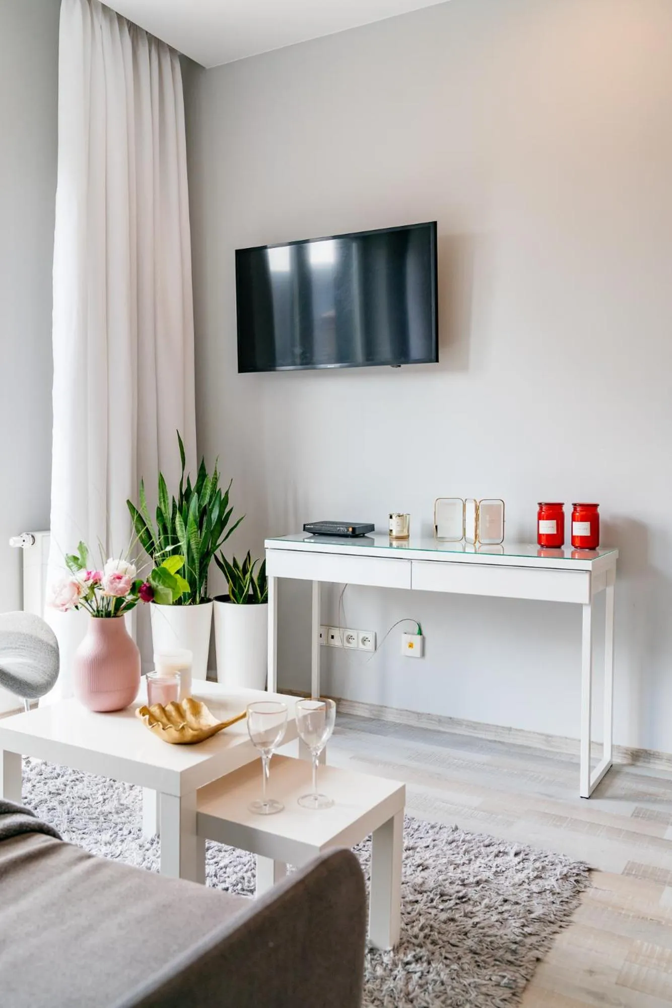 TV and multimedia in Bright Apartments - LoftAffair