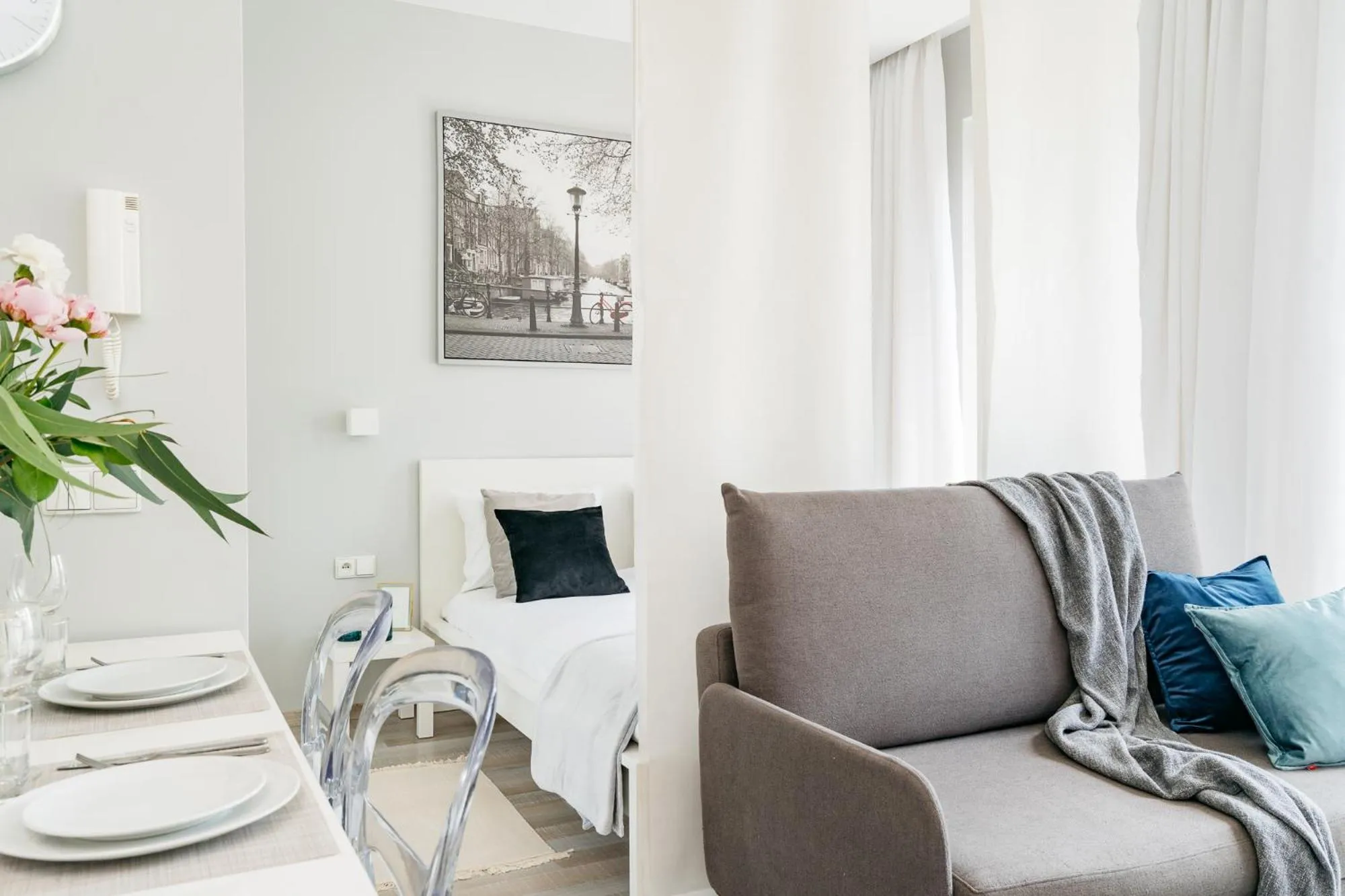 Bedroom in Bright Apartments - LoftAffair