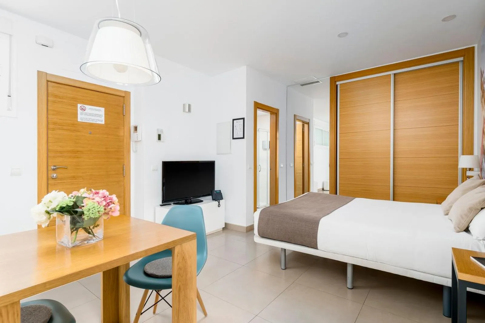 Bed in Suites Del Pintor