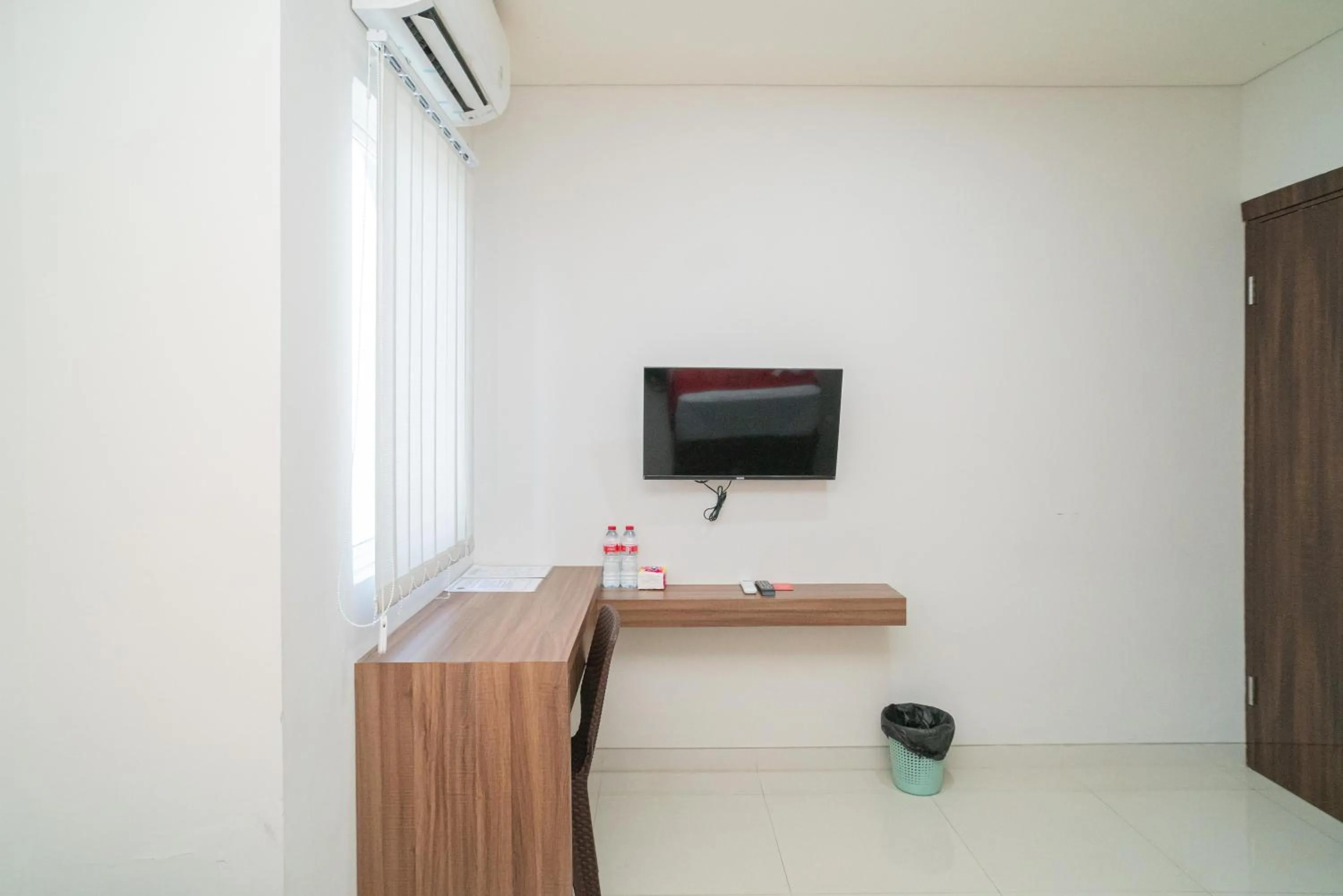 Bedroom in RedDoorz Plus @ Jalan Pemuda Timur Bojonegoro
