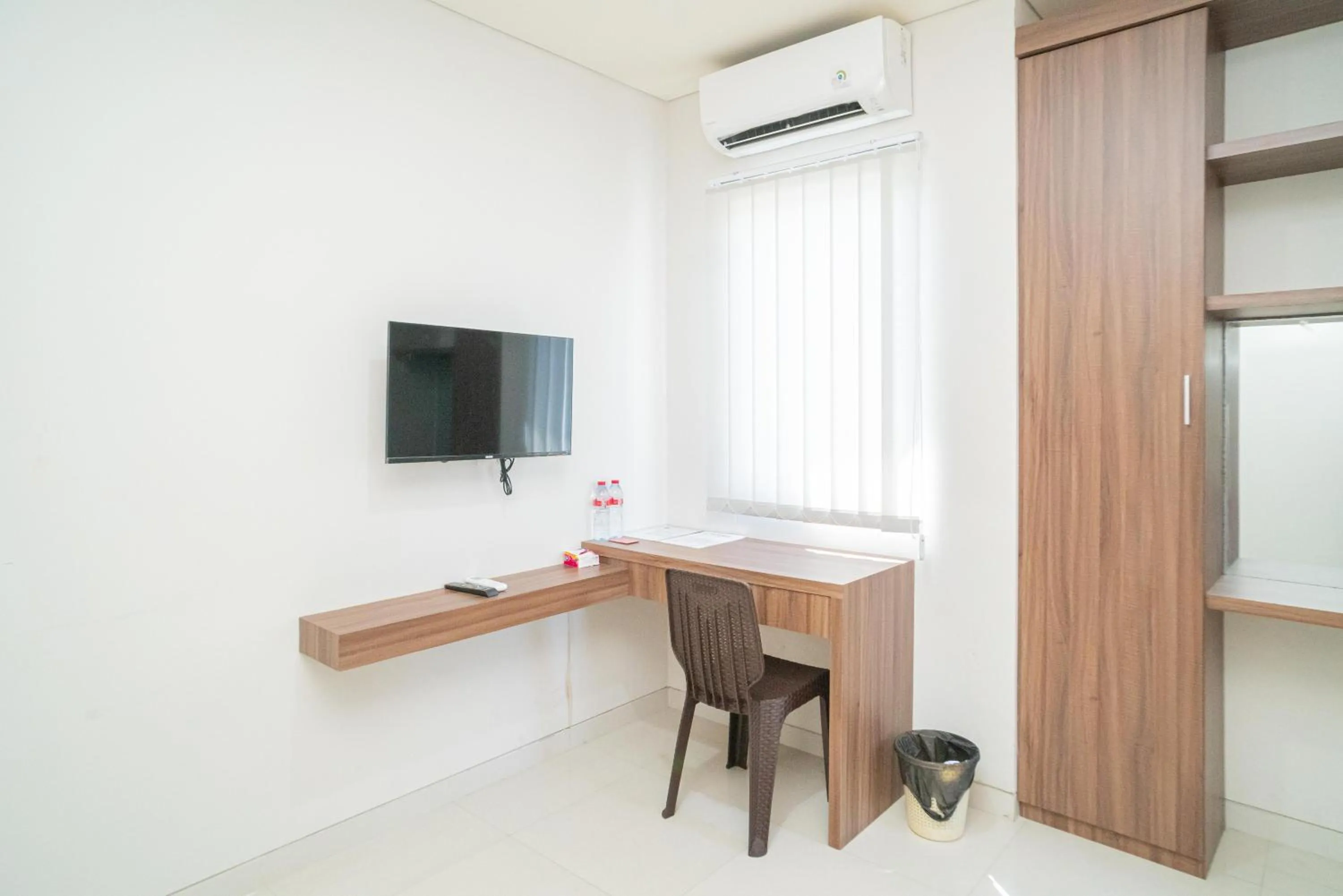 Bedroom in RedDoorz Plus @ Jalan Pemuda Timur Bojonegoro