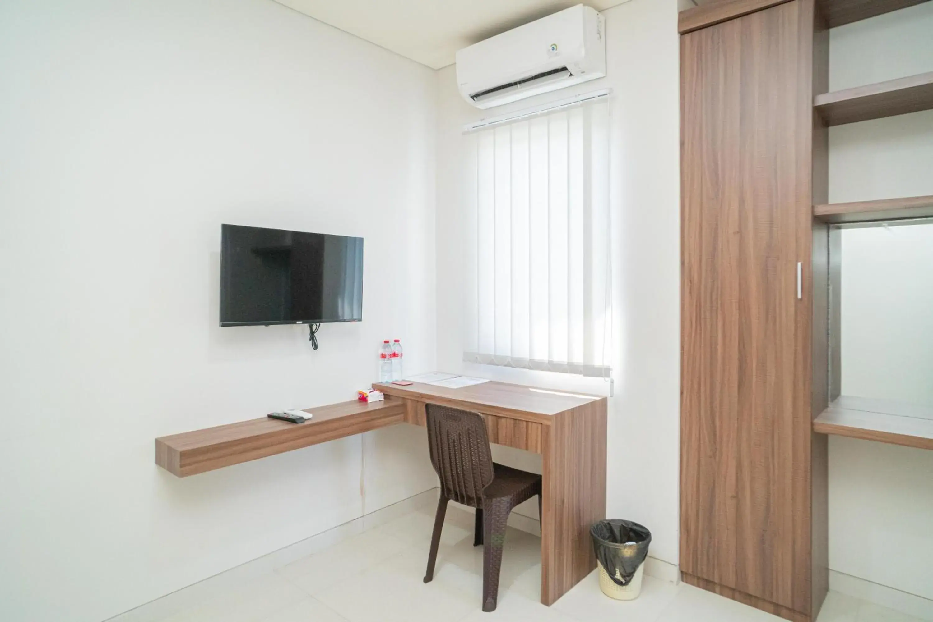 Bedroom in RedDoorz Plus @ Jalan Pemuda Timur Bojonegoro Bedroom in RedDoorz Plus @ Jalan Pemuda Timur Bojonegoro