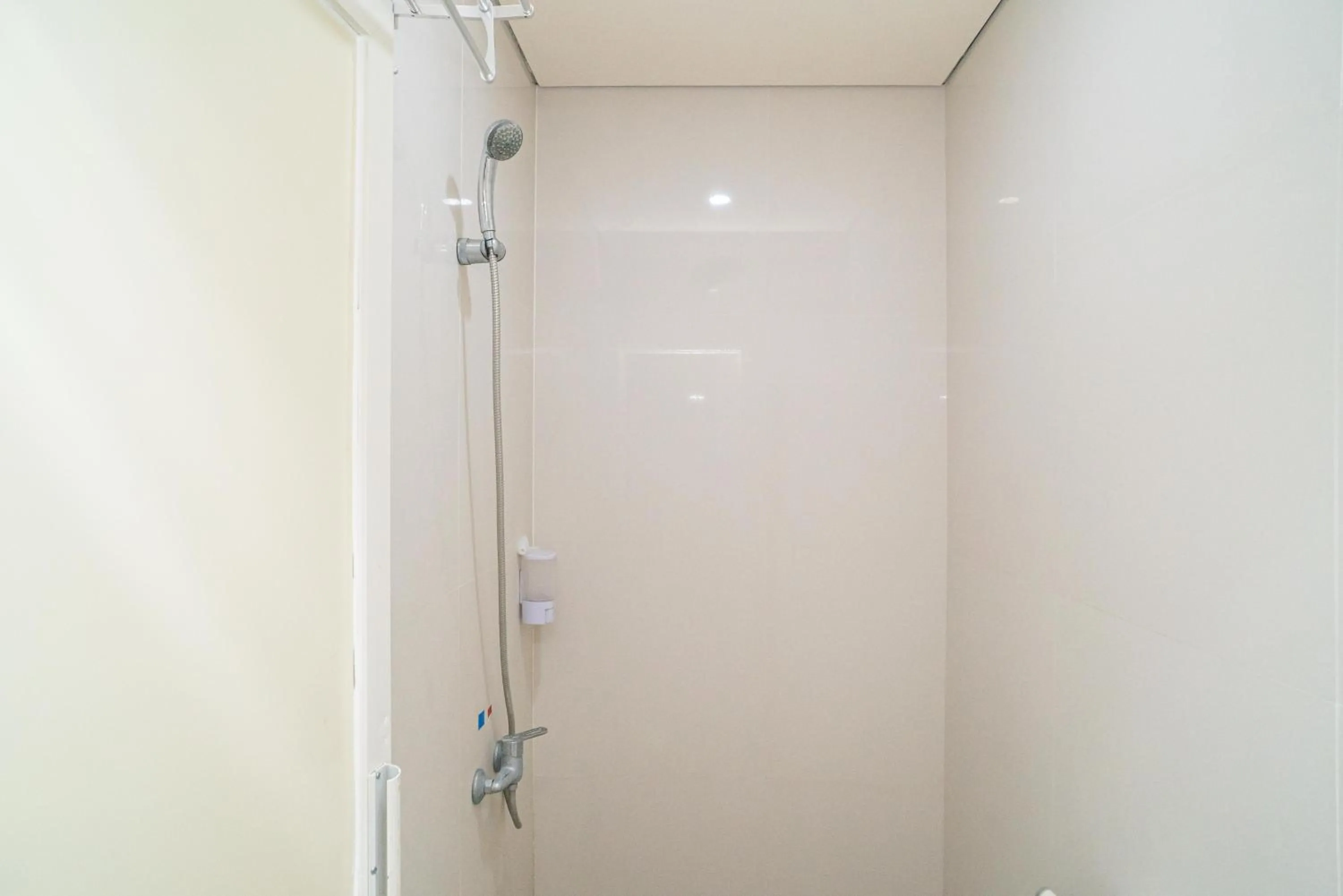 Bathroom in RedDoorz Plus @ Jalan Pemuda Timur Bojonegoro