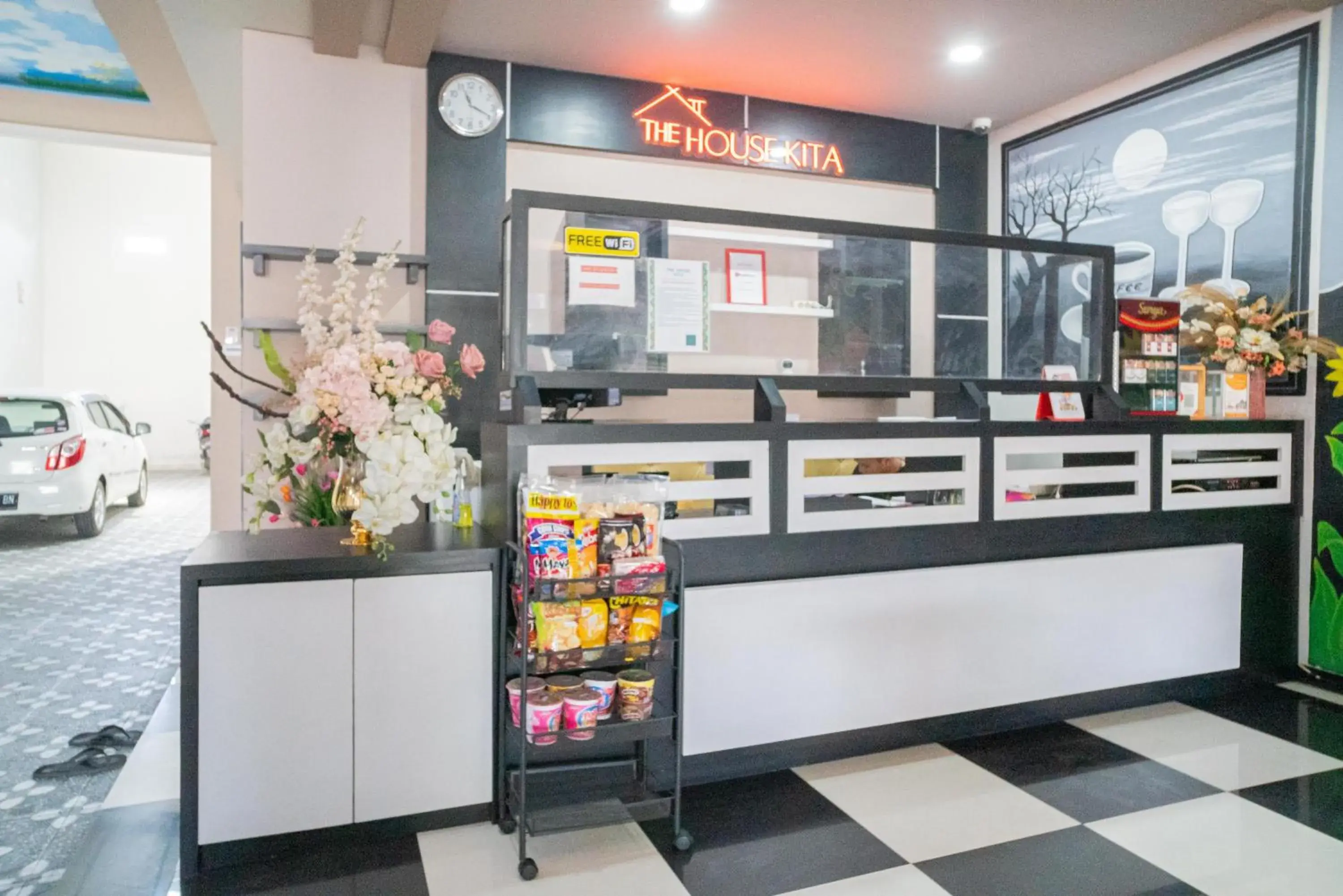 Lobby or reception in RedDoorz Plus @ Jalan Pemuda Timur Bojonegoro Lobby or reception in RedDoorz Plus @ Jalan Pemuda Timur Bojonegoro