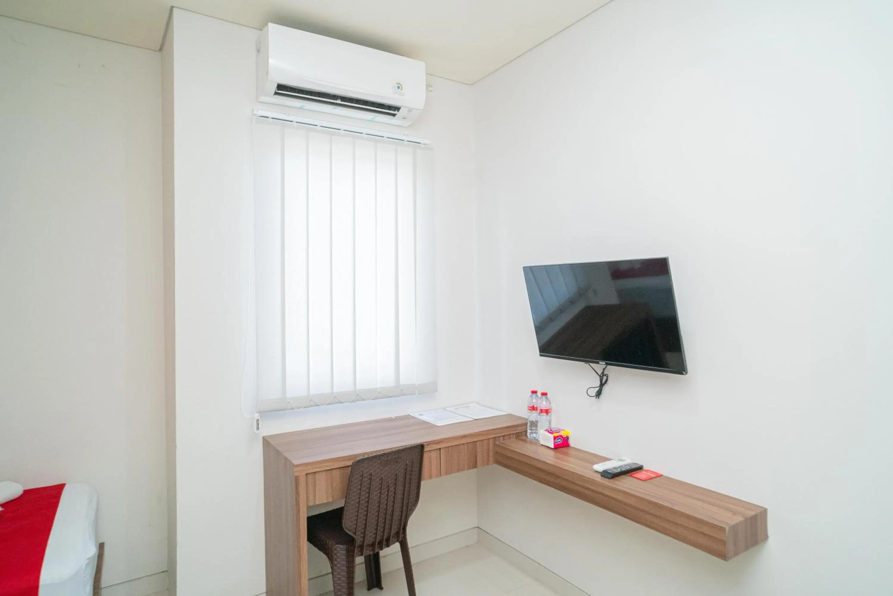 Bedroom in RedDoorz Plus @ Jalan Pemuda Timur Bojonegoro