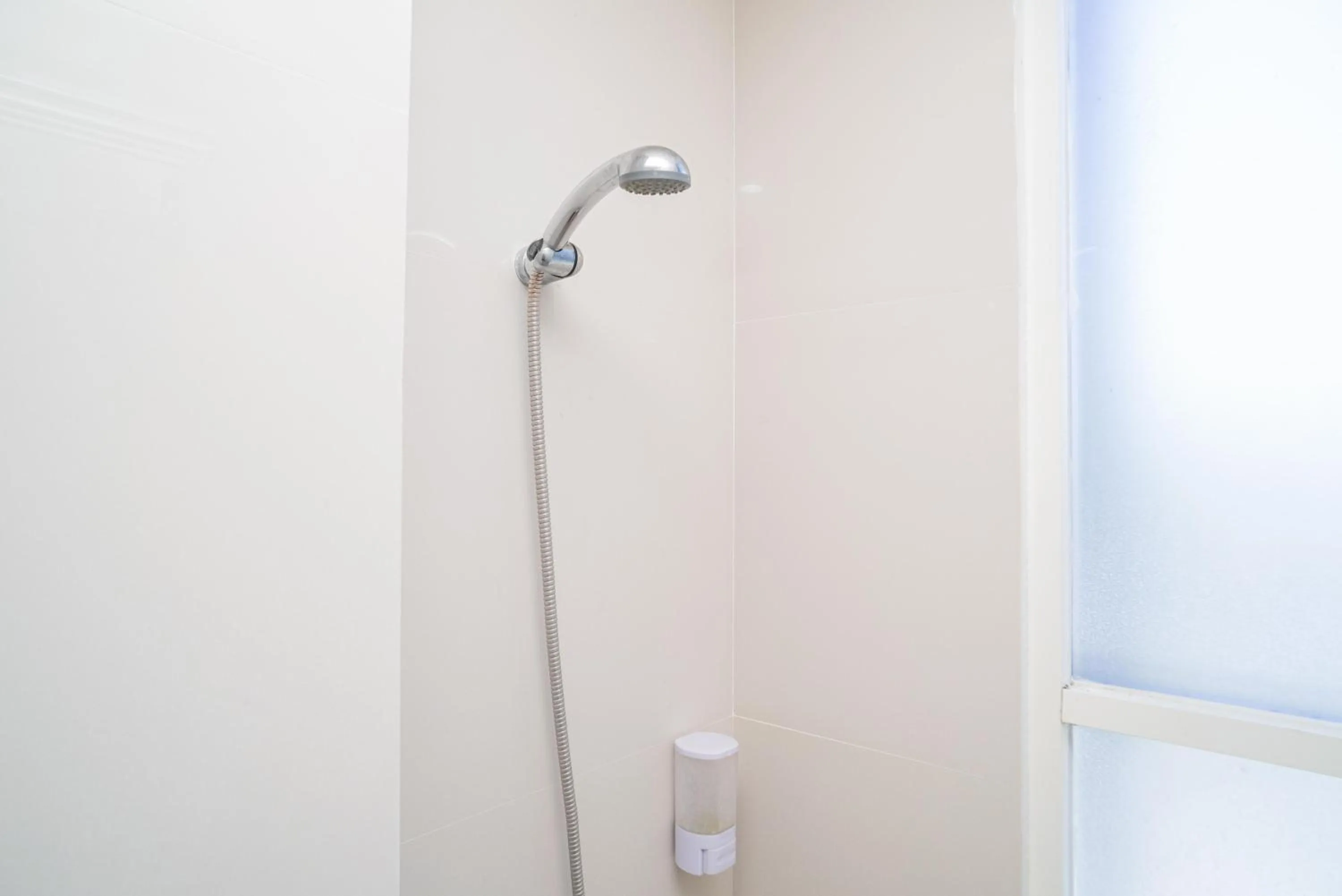 Bathroom in RedDoorz Plus @ Jalan Pemuda Timur Bojonegoro