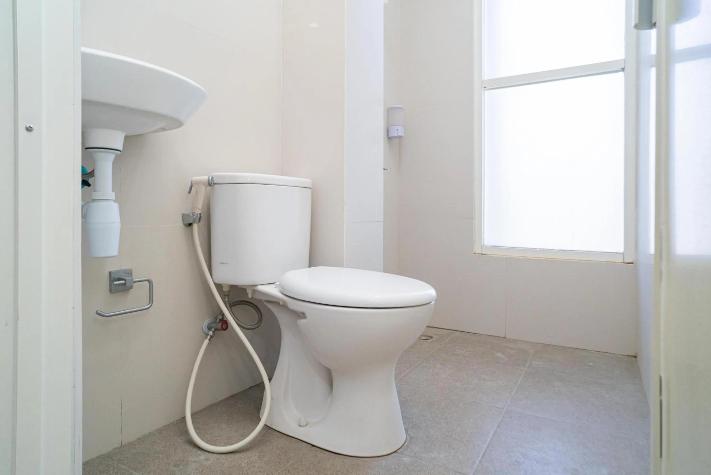 Bathroom in RedDoorz Plus @ Jalan Pemuda Timur Bojonegoro