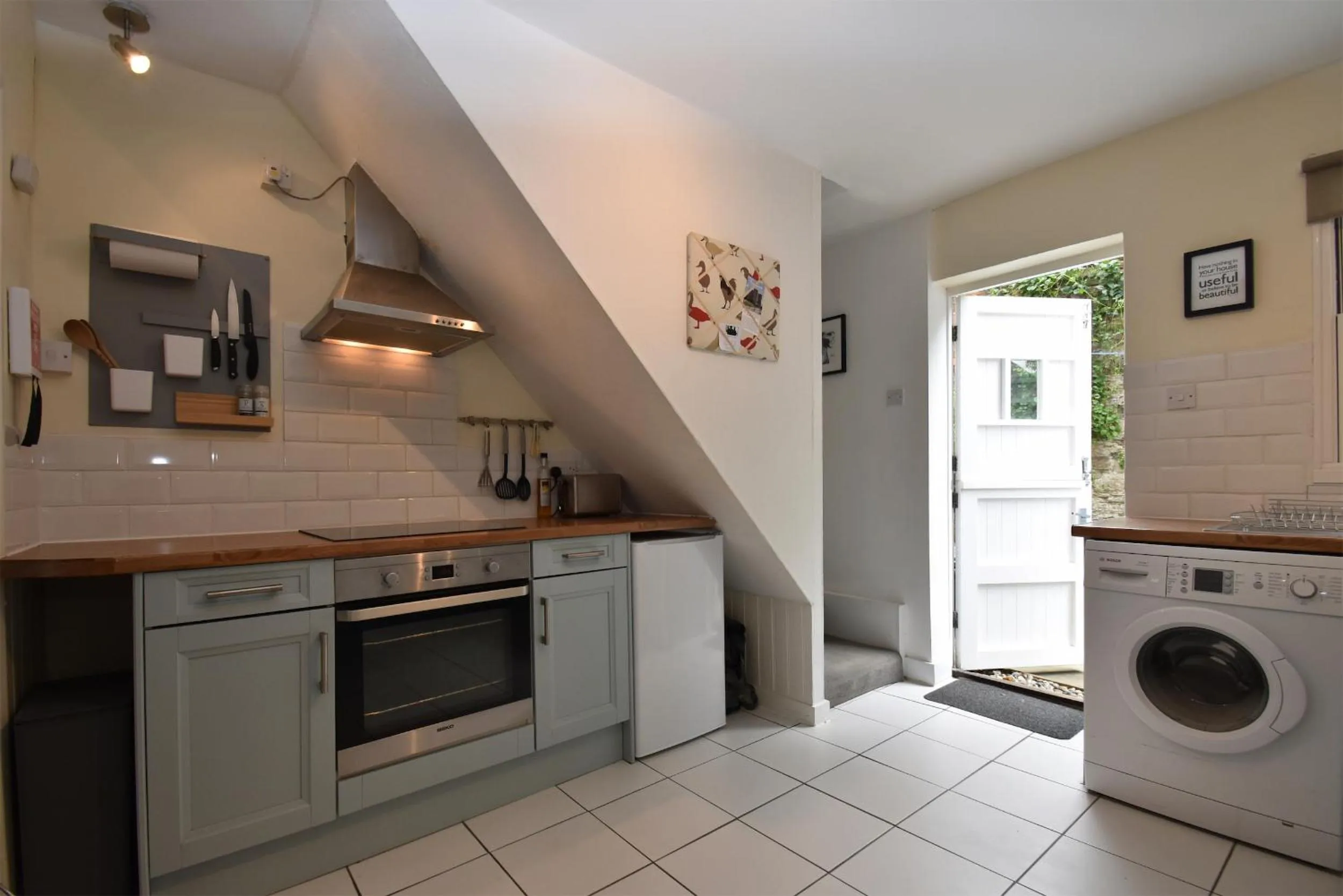 Kitchen or kitchenette in Honey Cottage