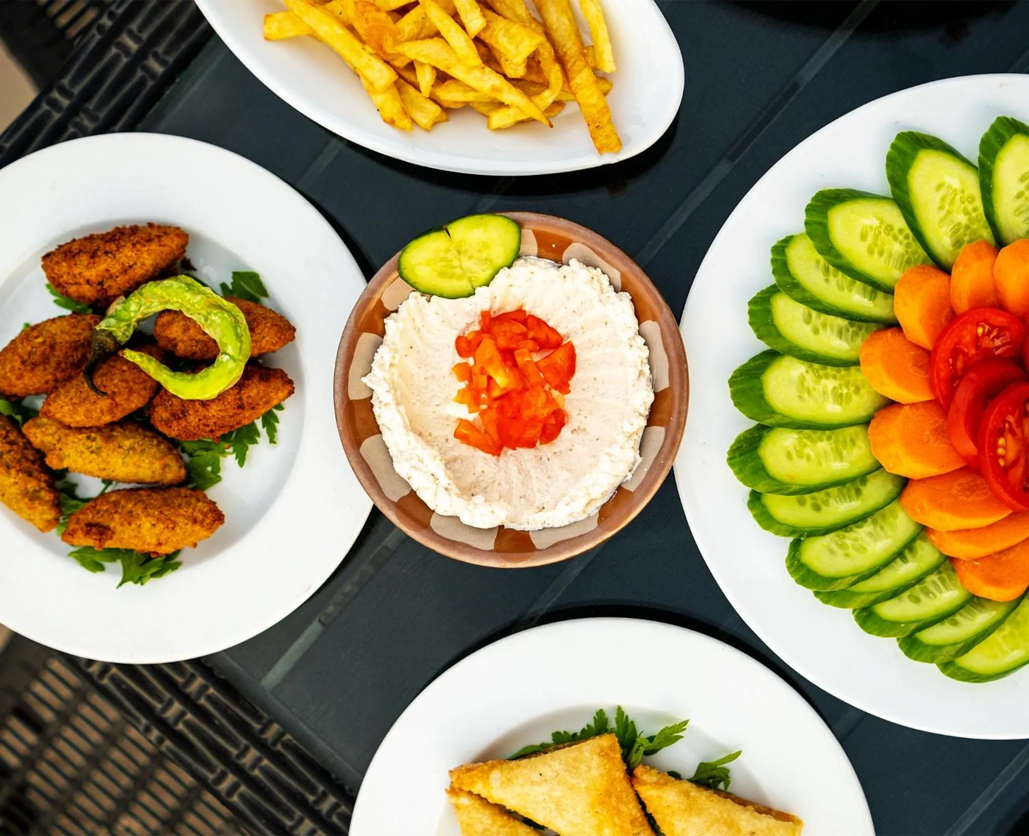 Restaurant/places to eat in Hassan Pyramids Hotel & free access Rooftop & airport pickup