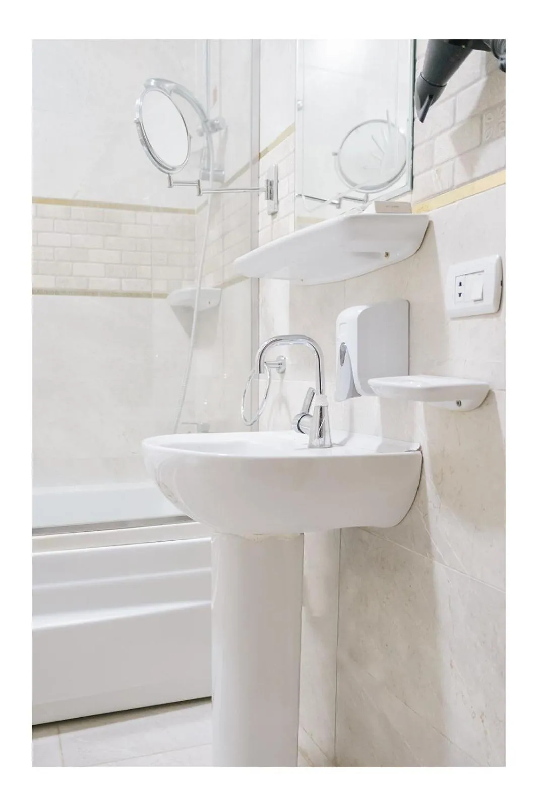 Shower in Hassan Pyramids Hotel & free access Rooftop & airport pickup