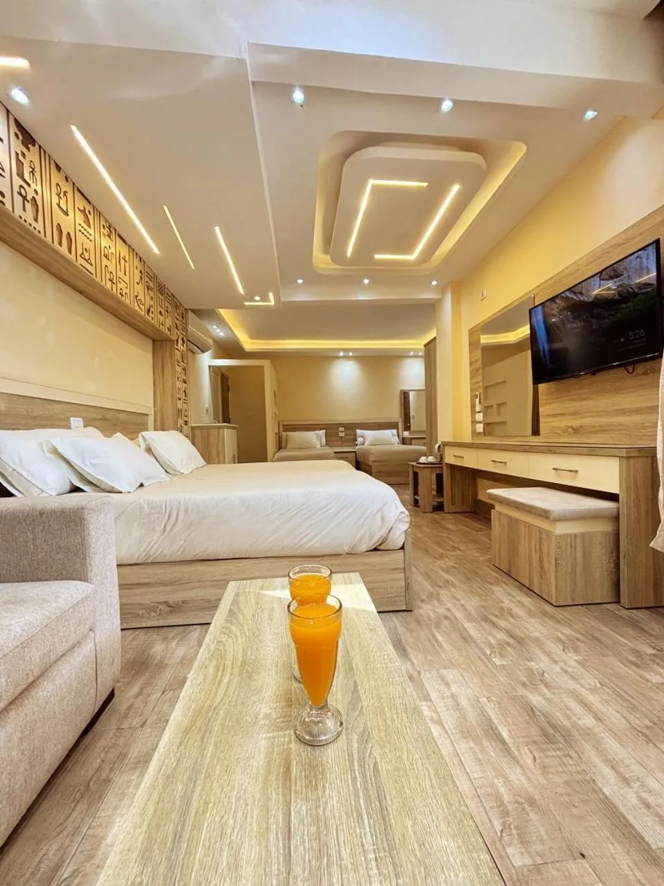 Bed in Hassan Pyramids Hotel & free access Rooftop & airport pickup