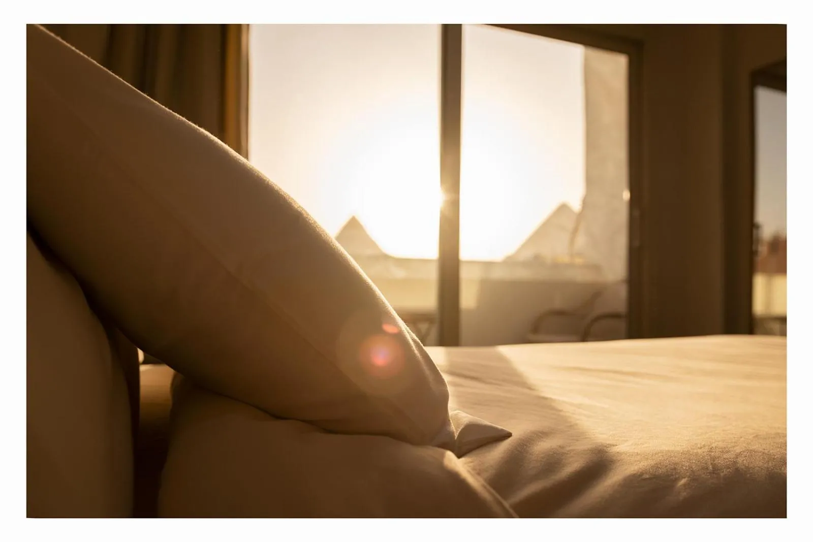 Bed in Hassan Pyramids Hotel & free access Rooftop & airport pickup