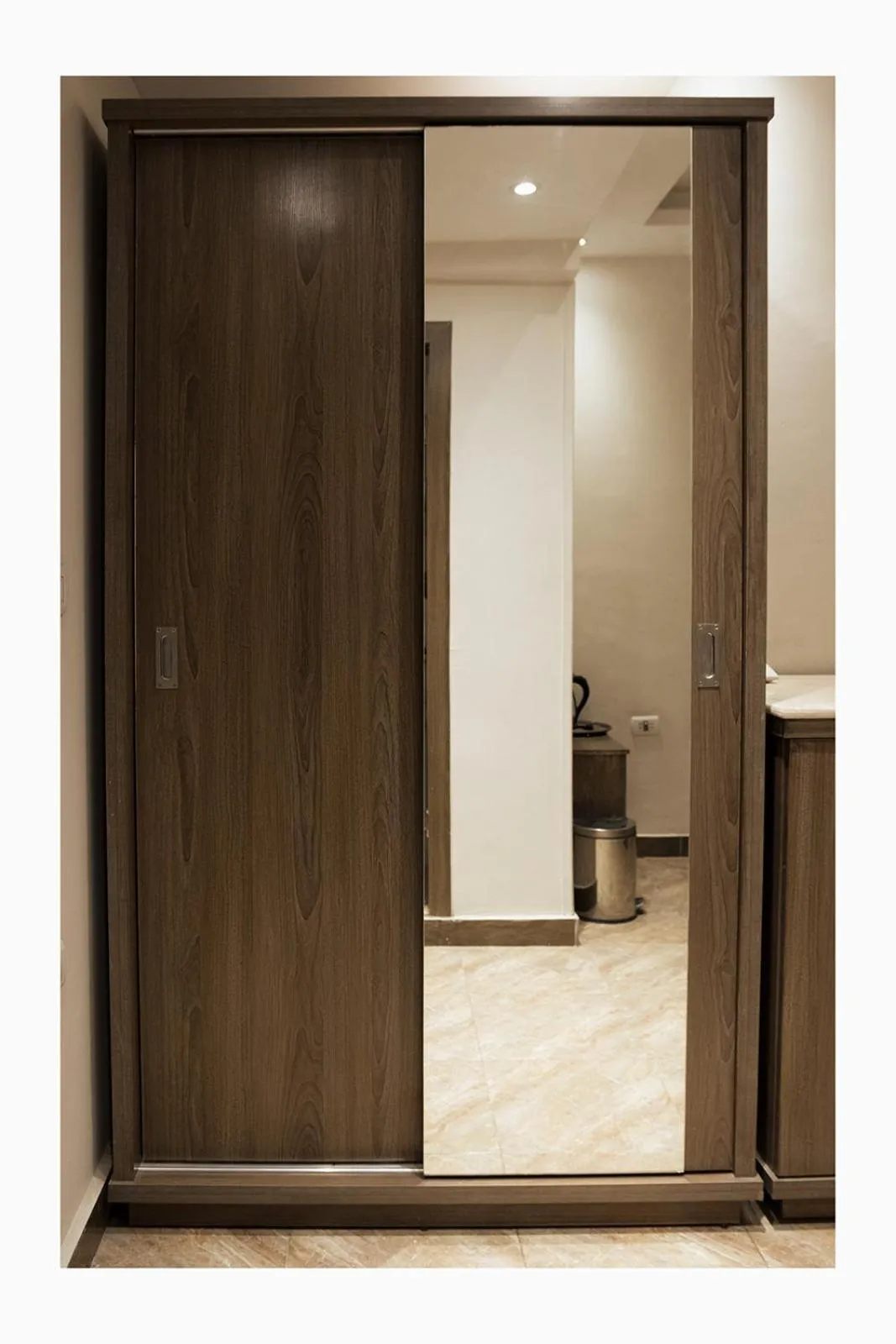 wardrobe in Hassan Pyramids Hotel & free access Rooftop & airport pickup