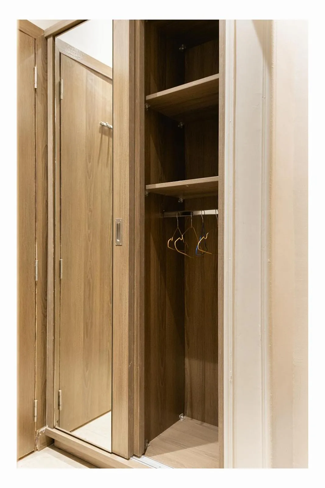 wardrobe in Hassan Pyramids Hotel & free access Rooftop & airport pickup