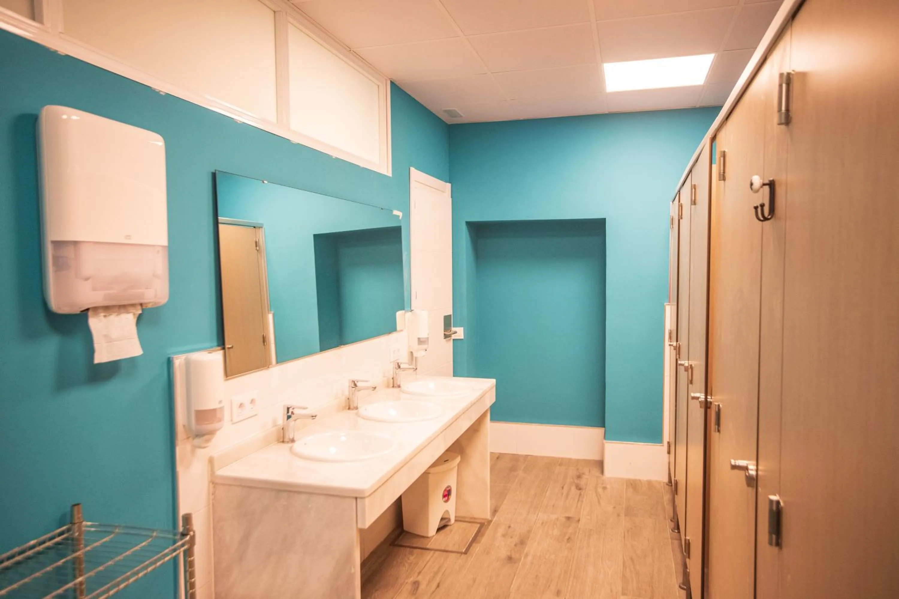 Bathroom in La Flamenka Hostel