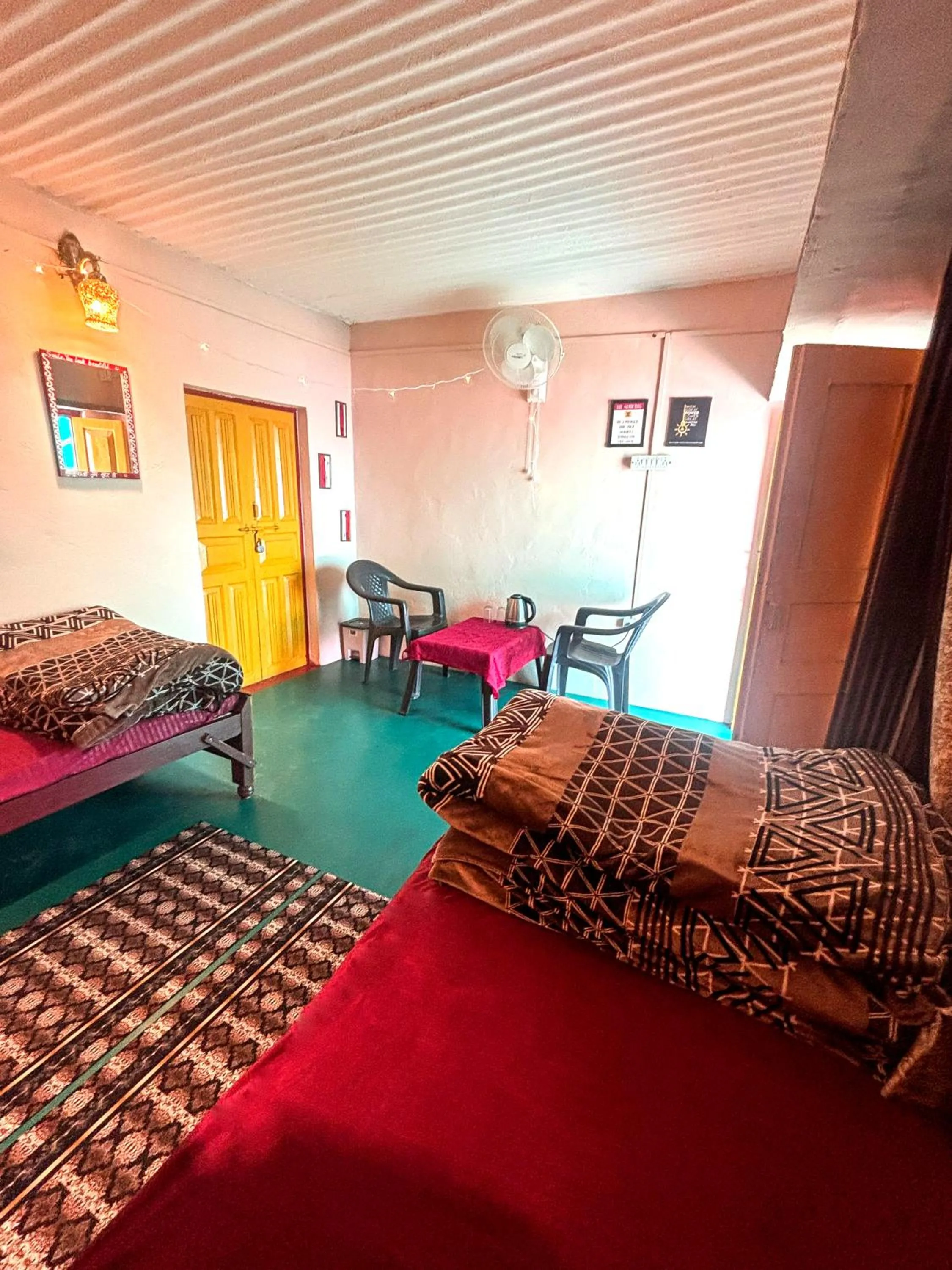 Coffee/tea facilities, Bed in Traveller Hive Kasar Devi