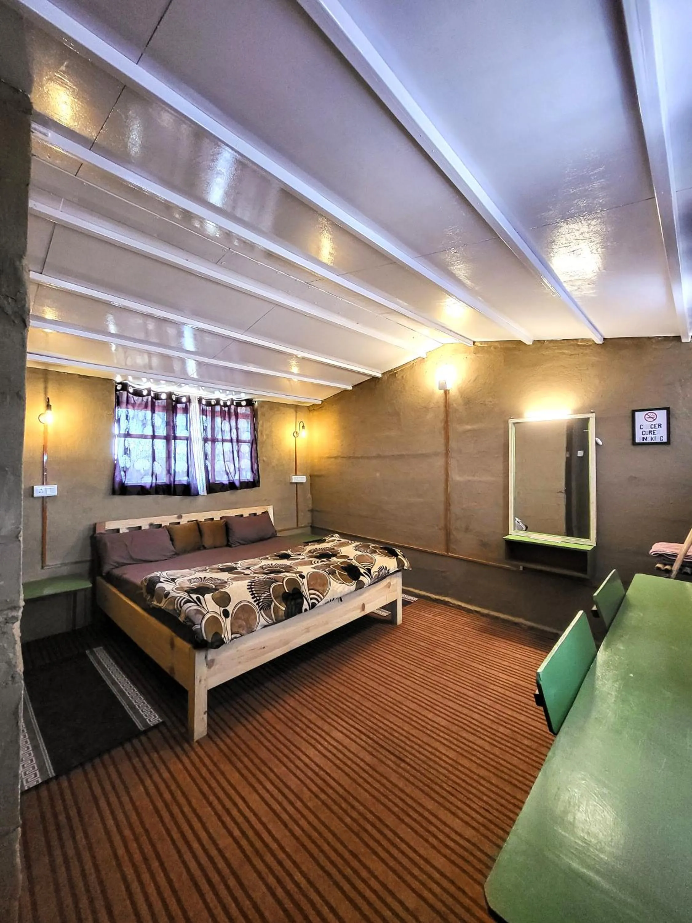 Bed in Traveller Hive Kasar Devi