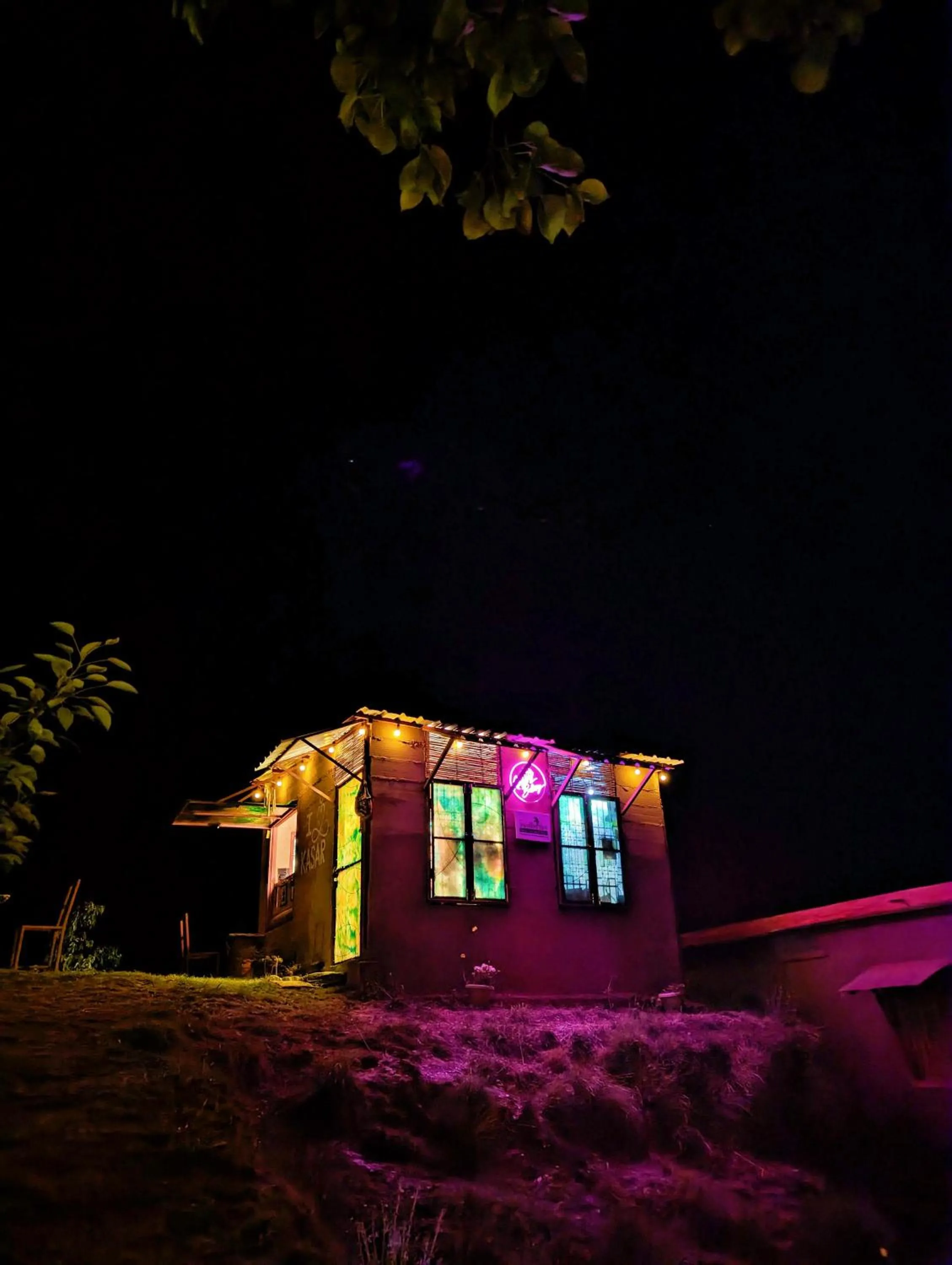 Night in Traveller Hive Kasar Devi