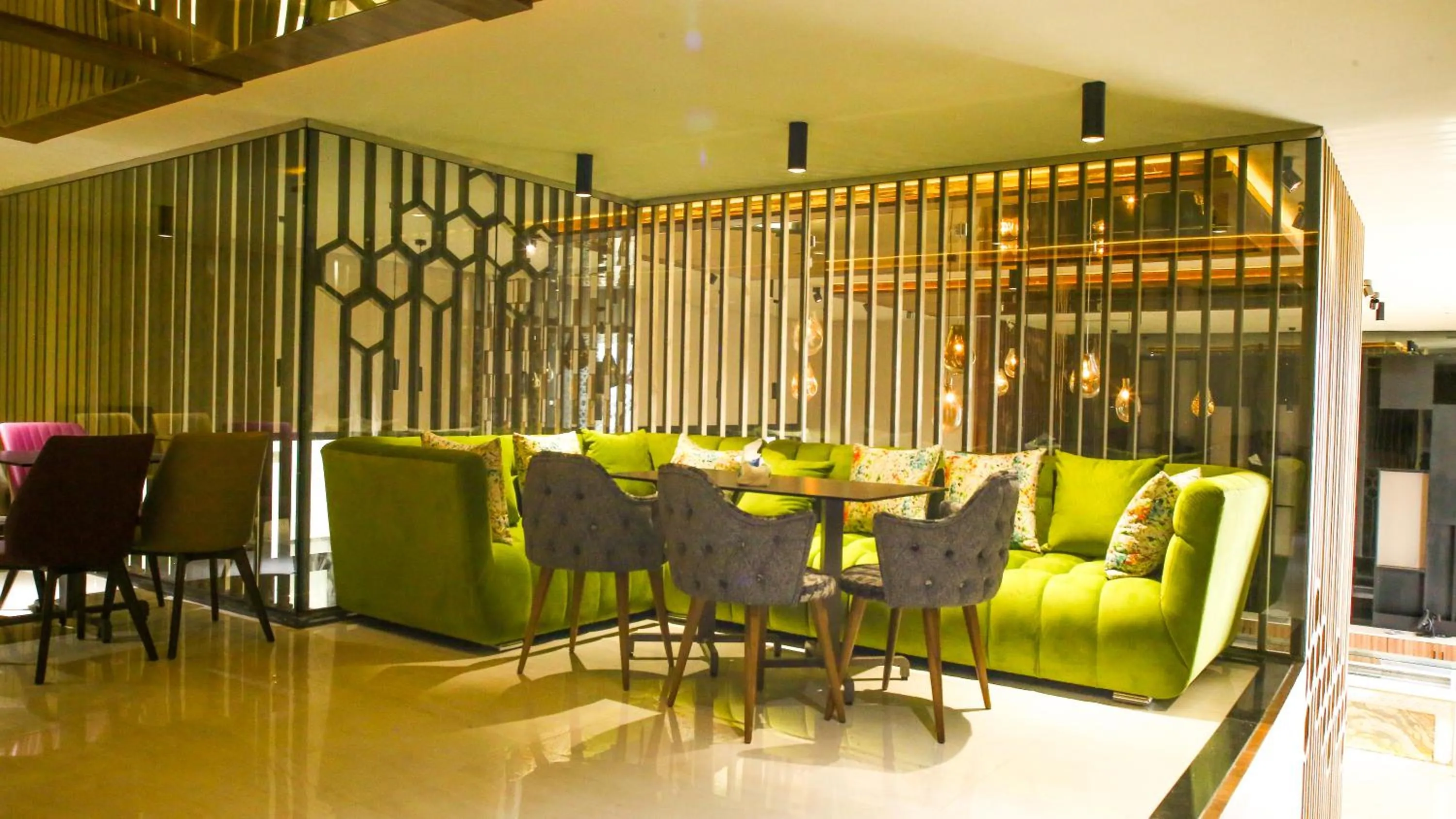 Restaurant/places to eat in Oriental Palace by Agora Complex