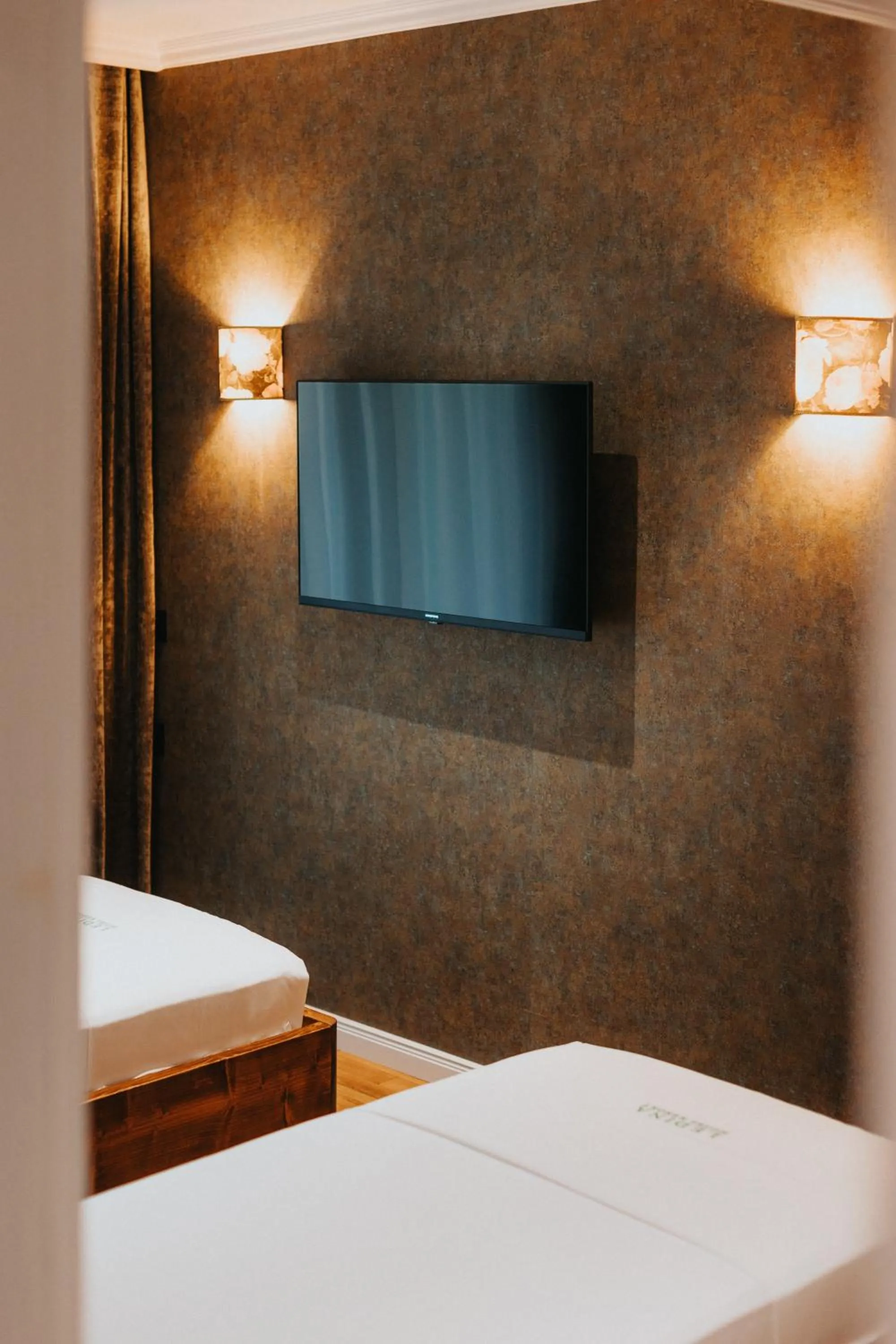 Communal lounge/ TV room, Bed in Ledina Hotel