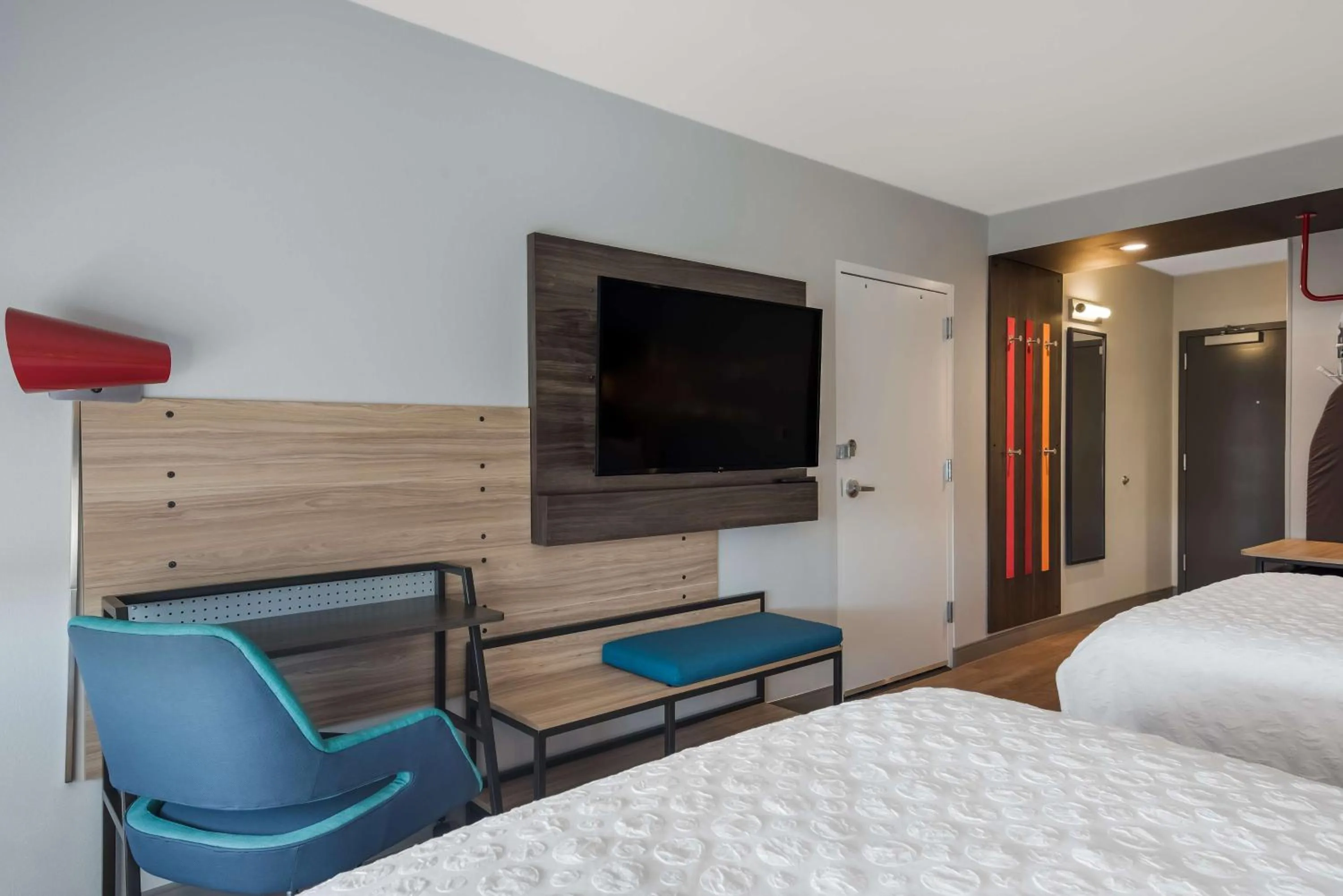 Bedroom, Bed in Tru By Hilton Greensboro, Nc