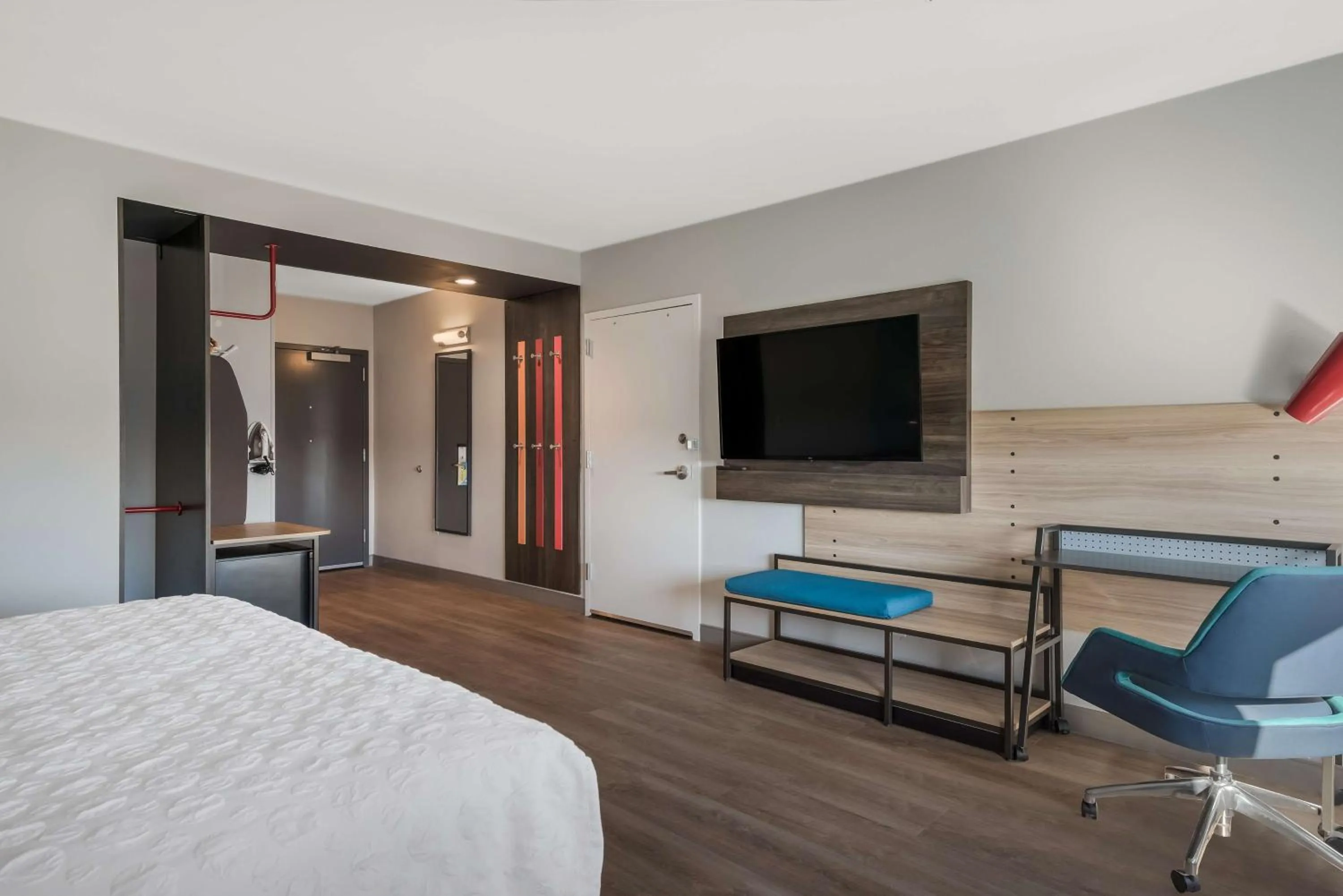 Bedroom, Bed in Tru By Hilton Greensboro, Nc