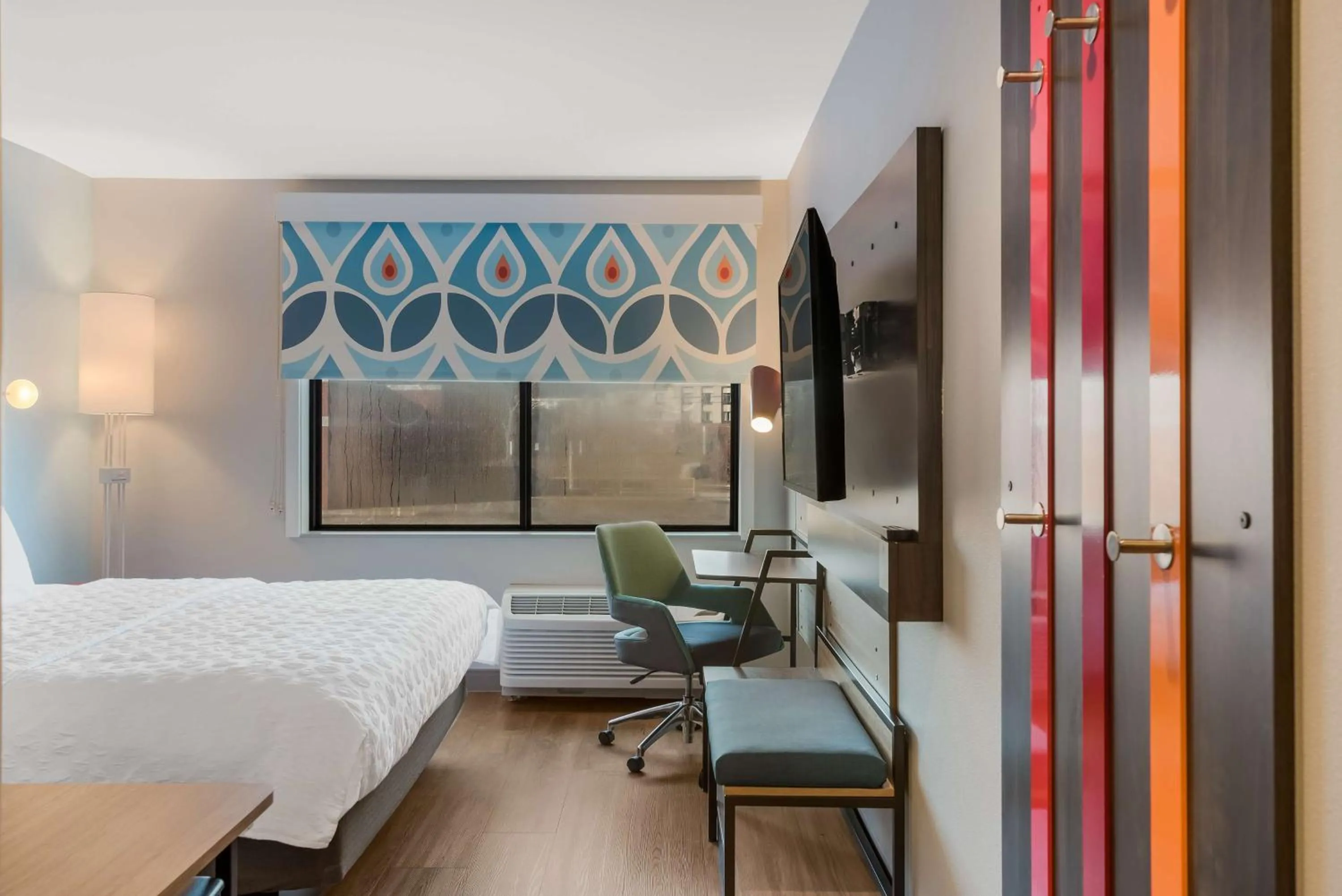 Bedroom, Bed in Tru By Hilton Greensboro, Nc