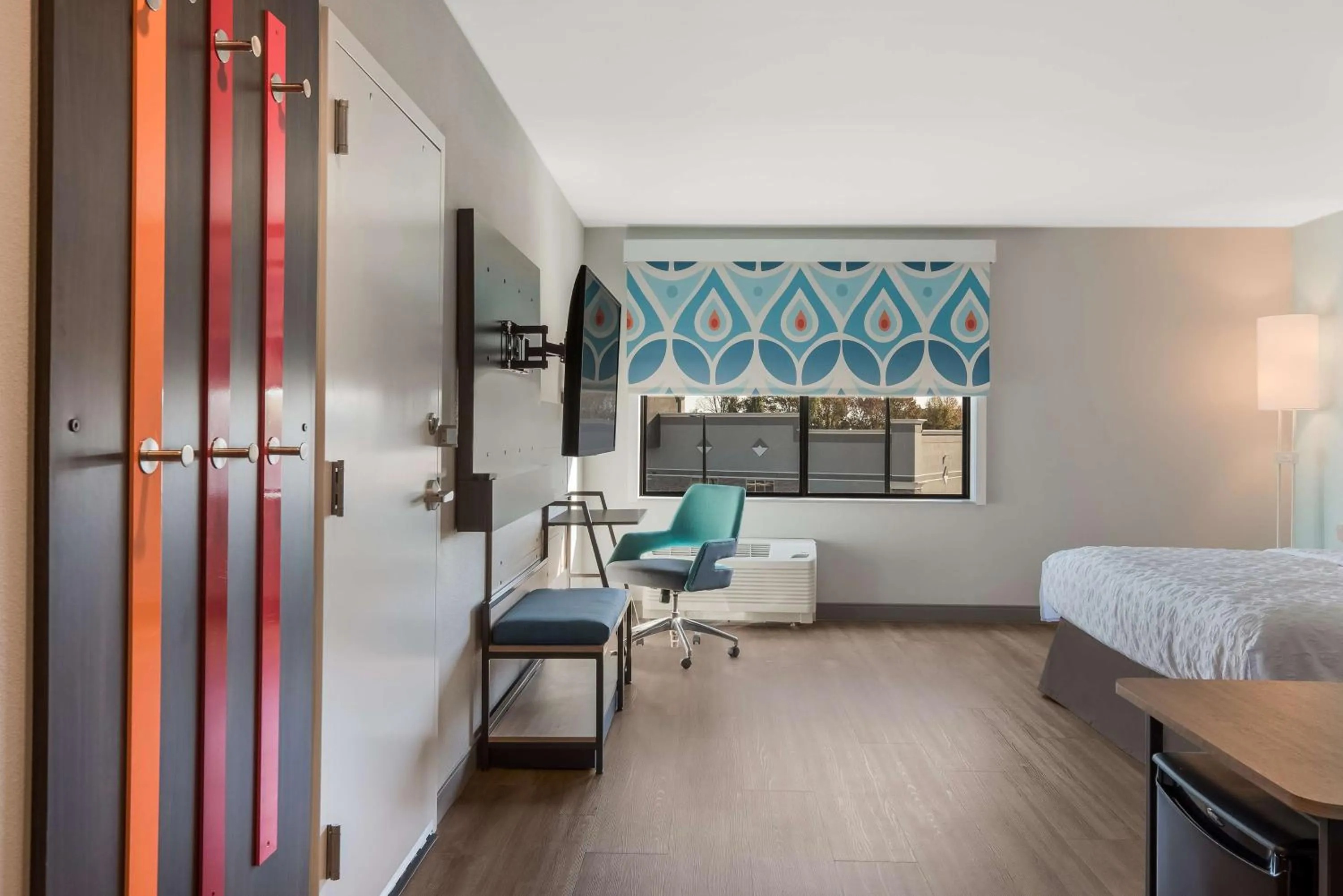 Bedroom, Bed in Tru By Hilton Greensboro, Nc