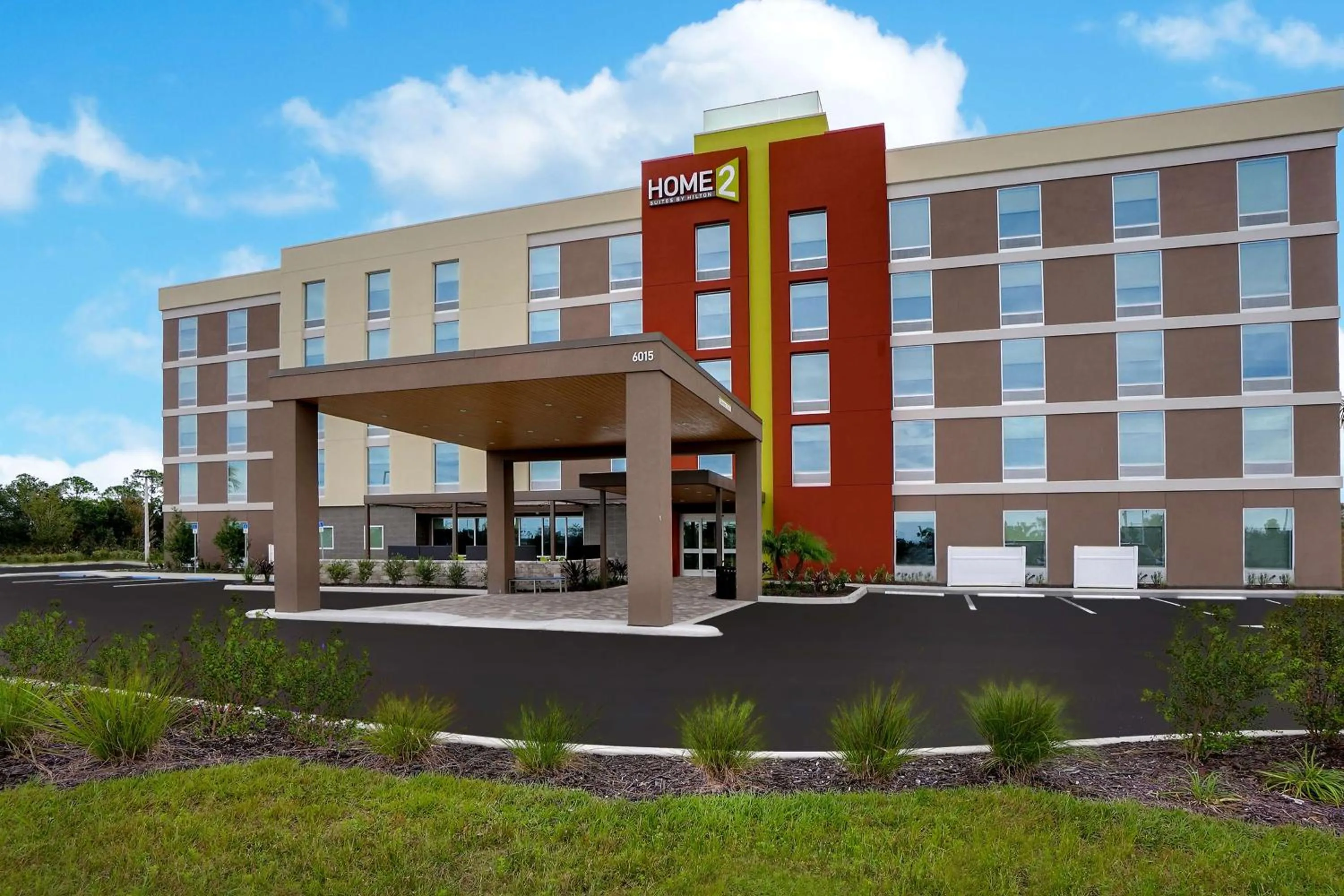 Property building in Home2 Suites By Hilton Lakewood Ranch