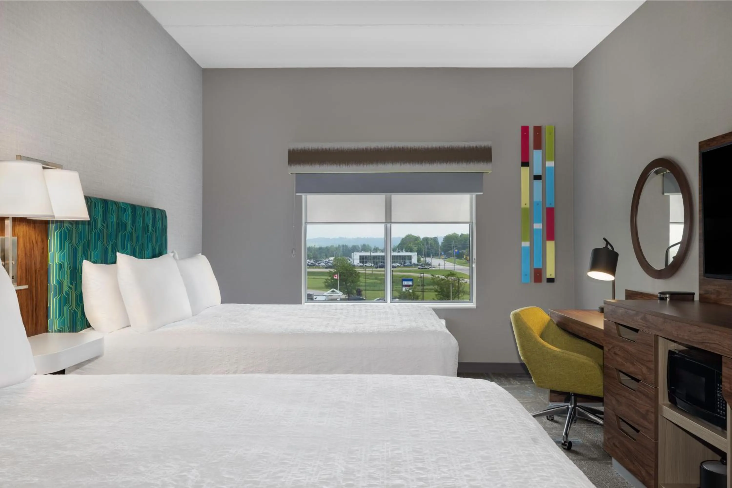 Bed in Hampton Inn Midland, On