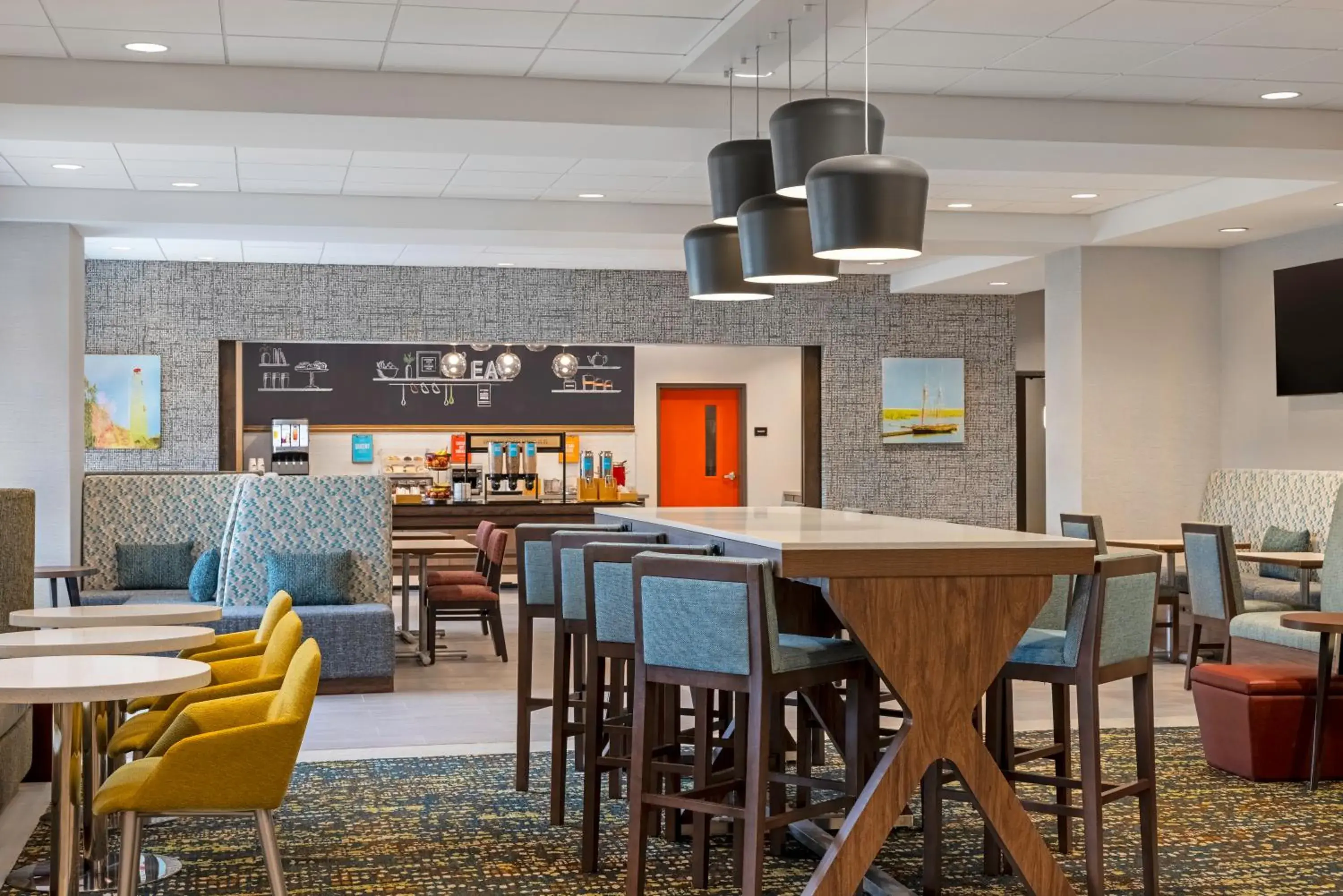 Lounge or bar in Hampton Inn Midland, On Lounge or bar in Hampton Inn Midland, On