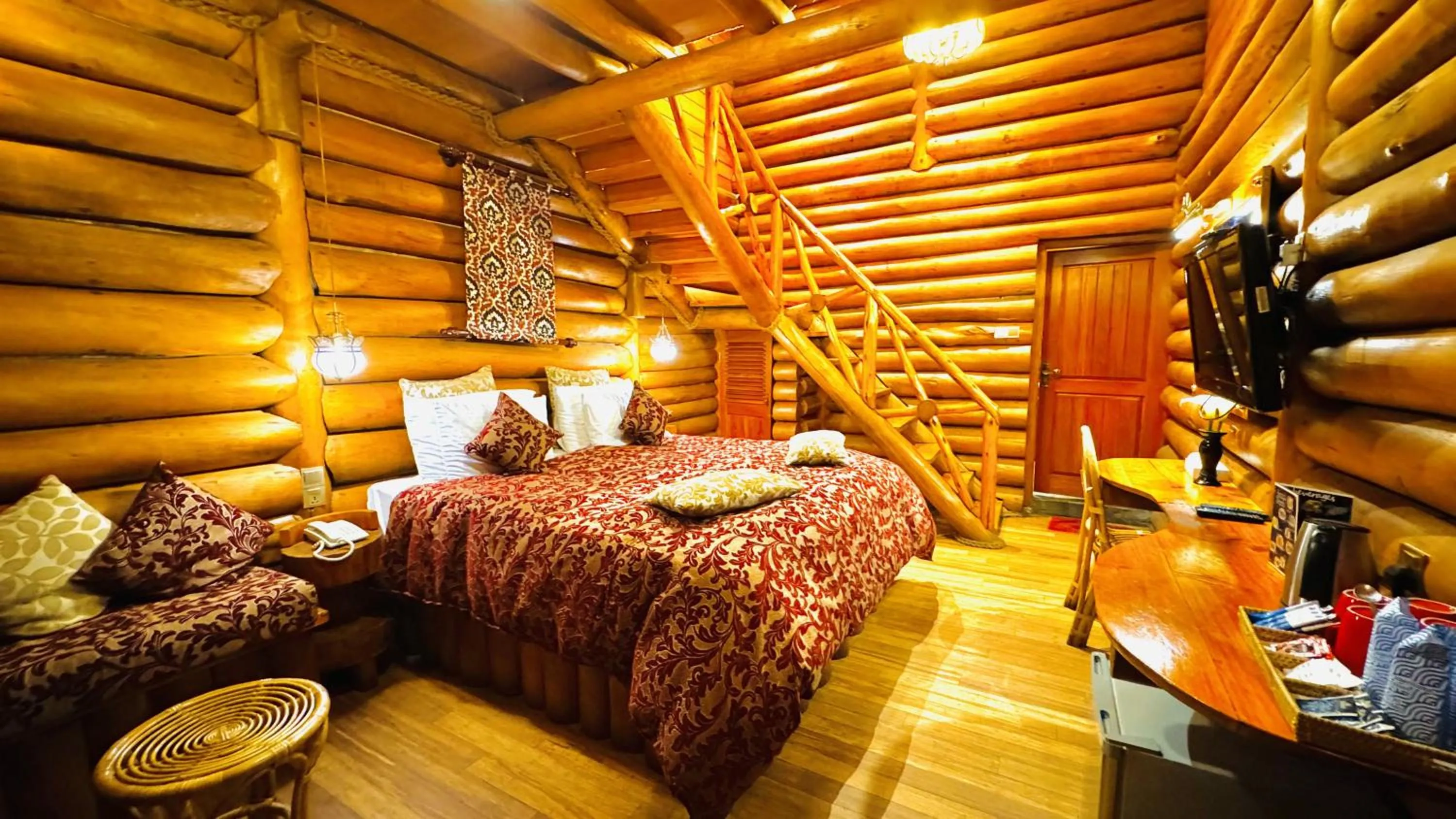 Photo of the whole room, Bed in Queenswood Cottage