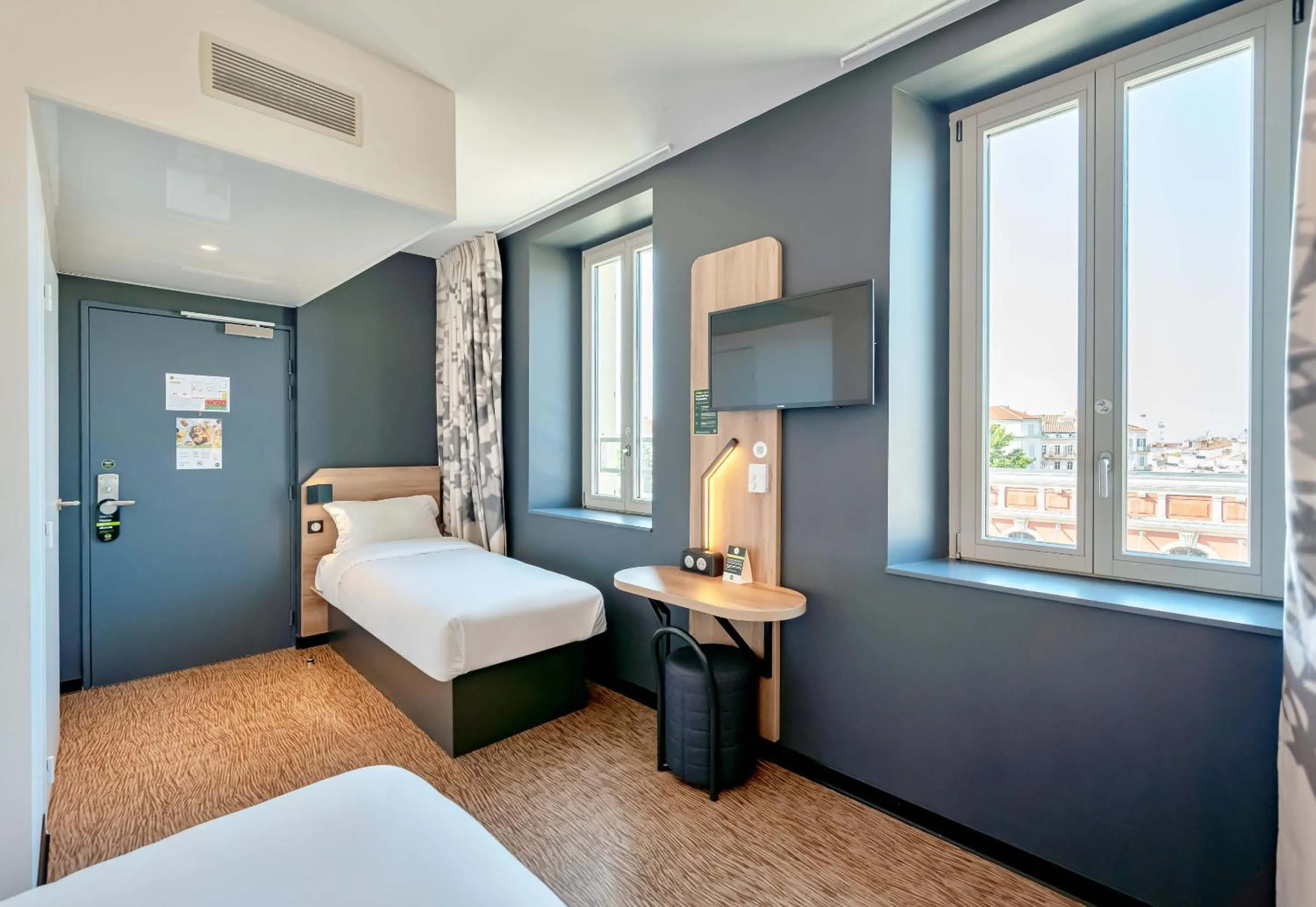 Bedroom, Bed in B&B HOTEL Toulon Centre Gare