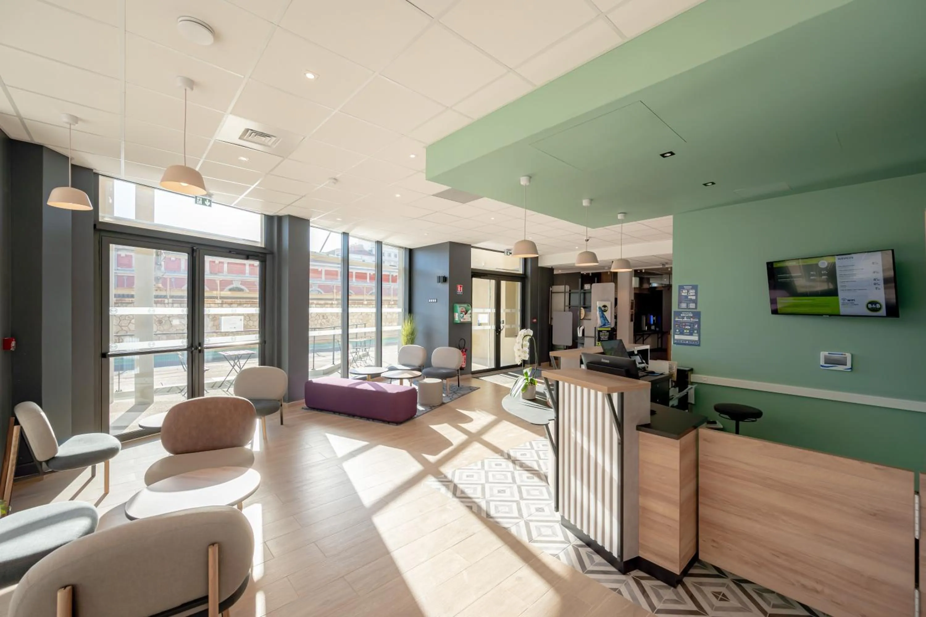 Lobby or reception in B&B HOTEL Toulon Centre Gare