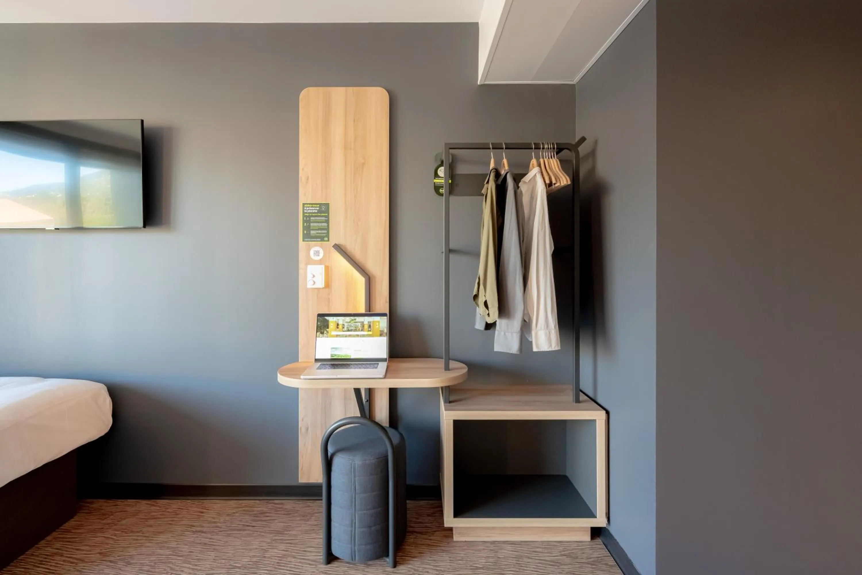 Bedroom, Bed in B&B HOTEL Toulon Centre Gare