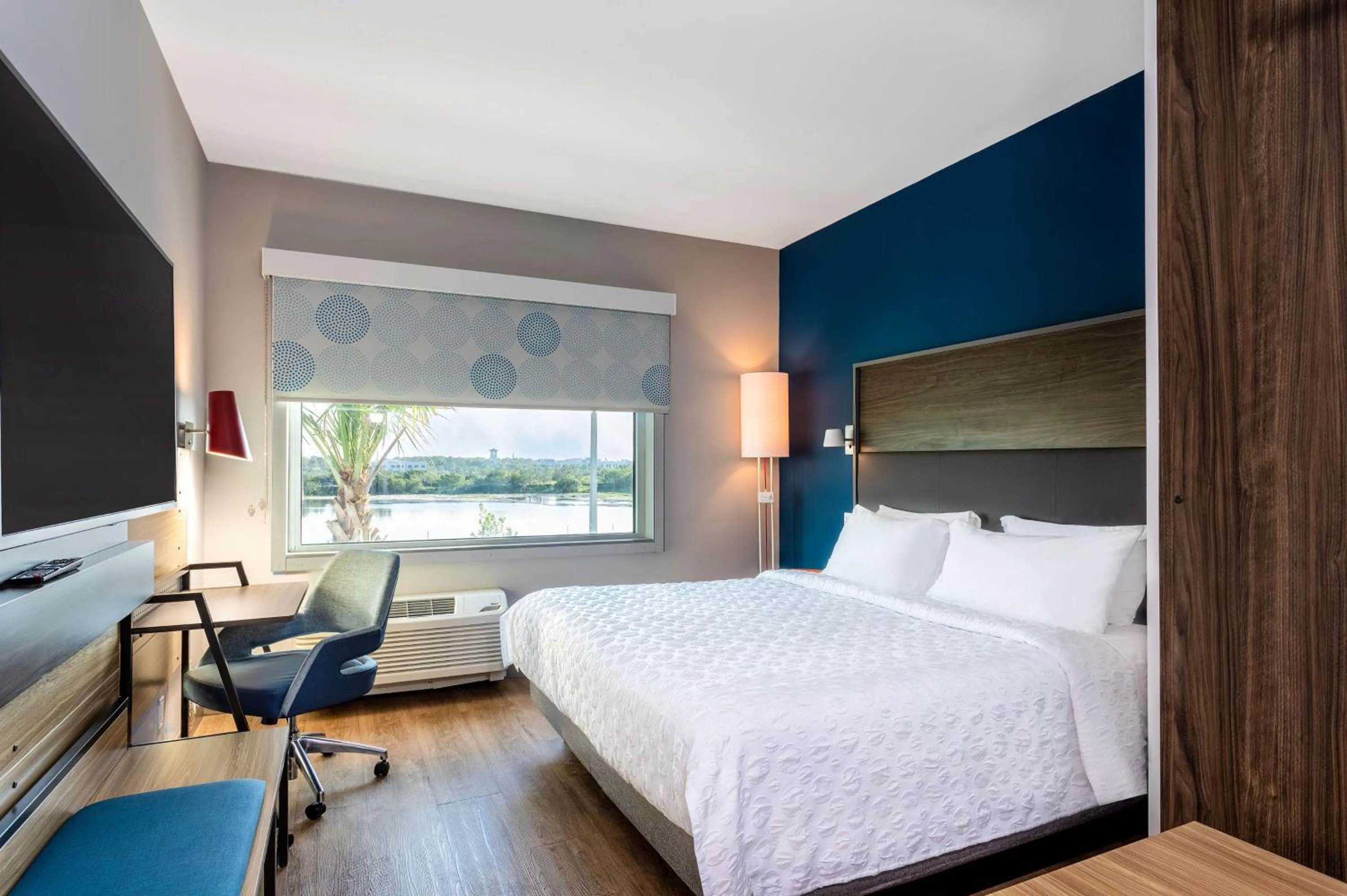 Bedroom, Bed in Tru By Hilton Port St Lucie Tradition