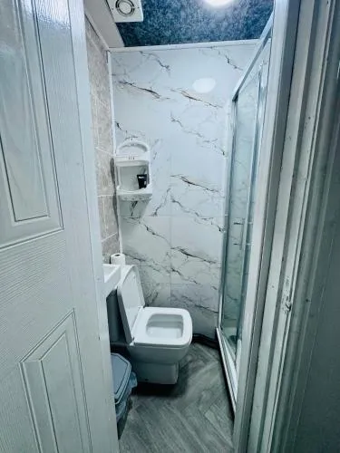 OYO Unique Private Rooms - Bolton Central, Free Parking