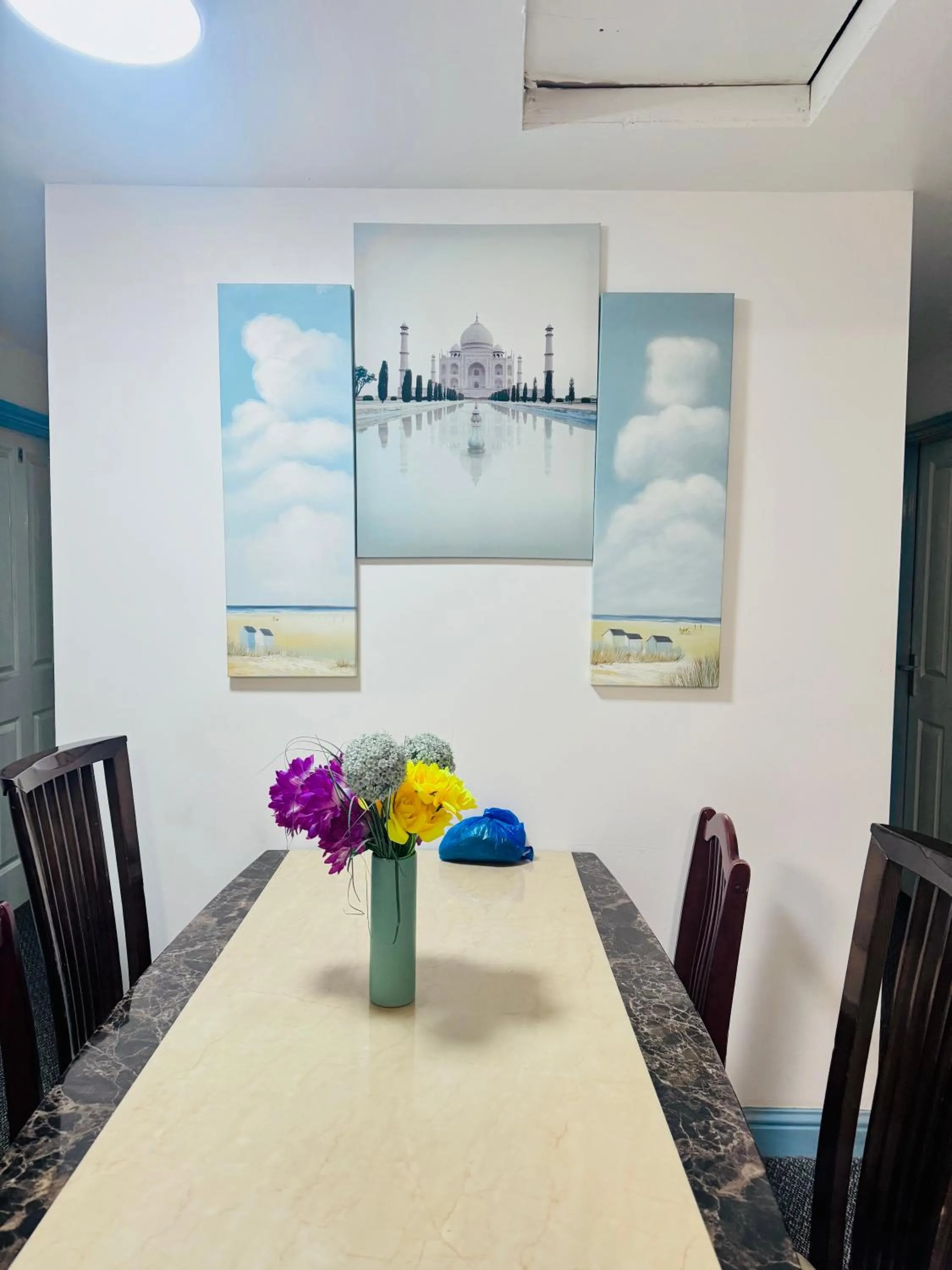 Lobby or reception in OYO Unique Private Rooms - Bolton Central, Free Parking