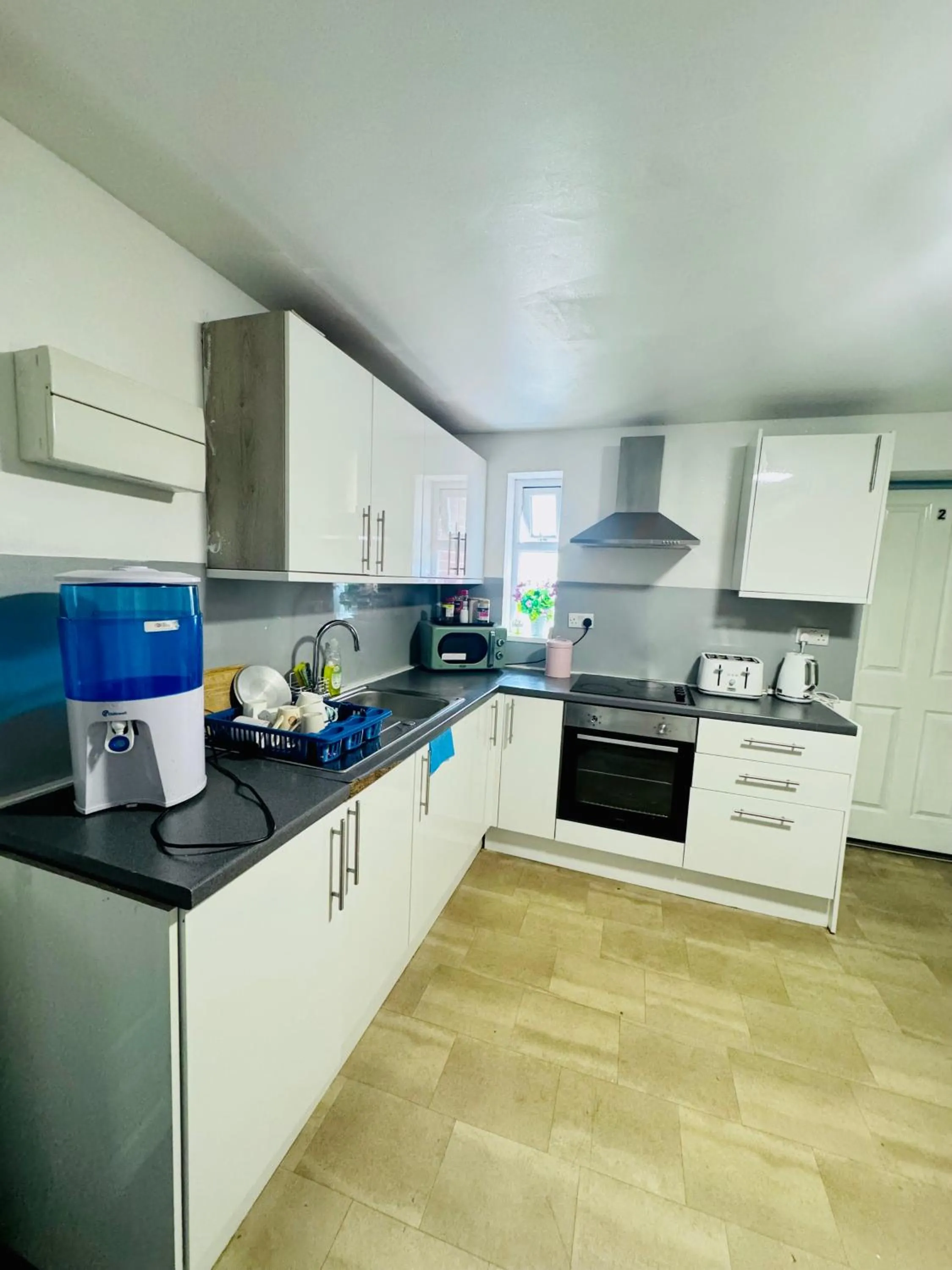 Kitchen or kitchenette in OYO Unique Private Rooms - Bolton Central, Free Parking
