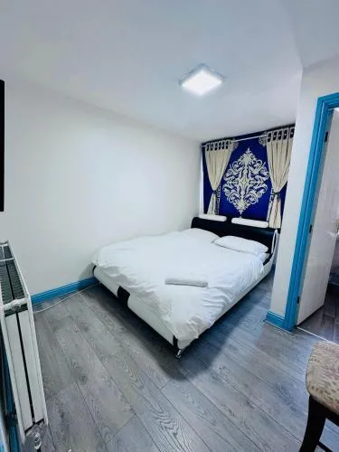 OYO Unique Private Rooms - Bolton Central, Free Parking