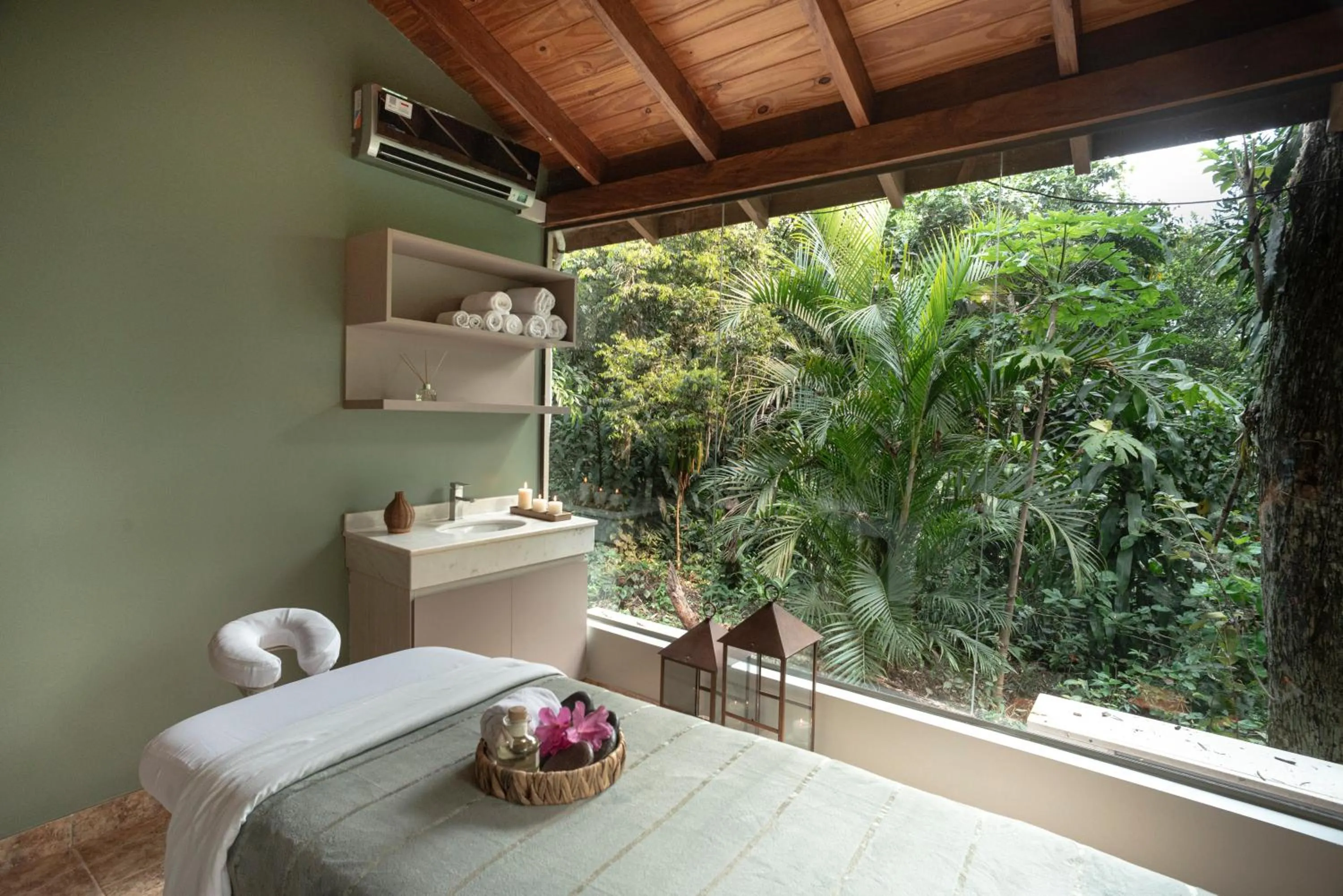 Massage in Overo Lodge & Selva